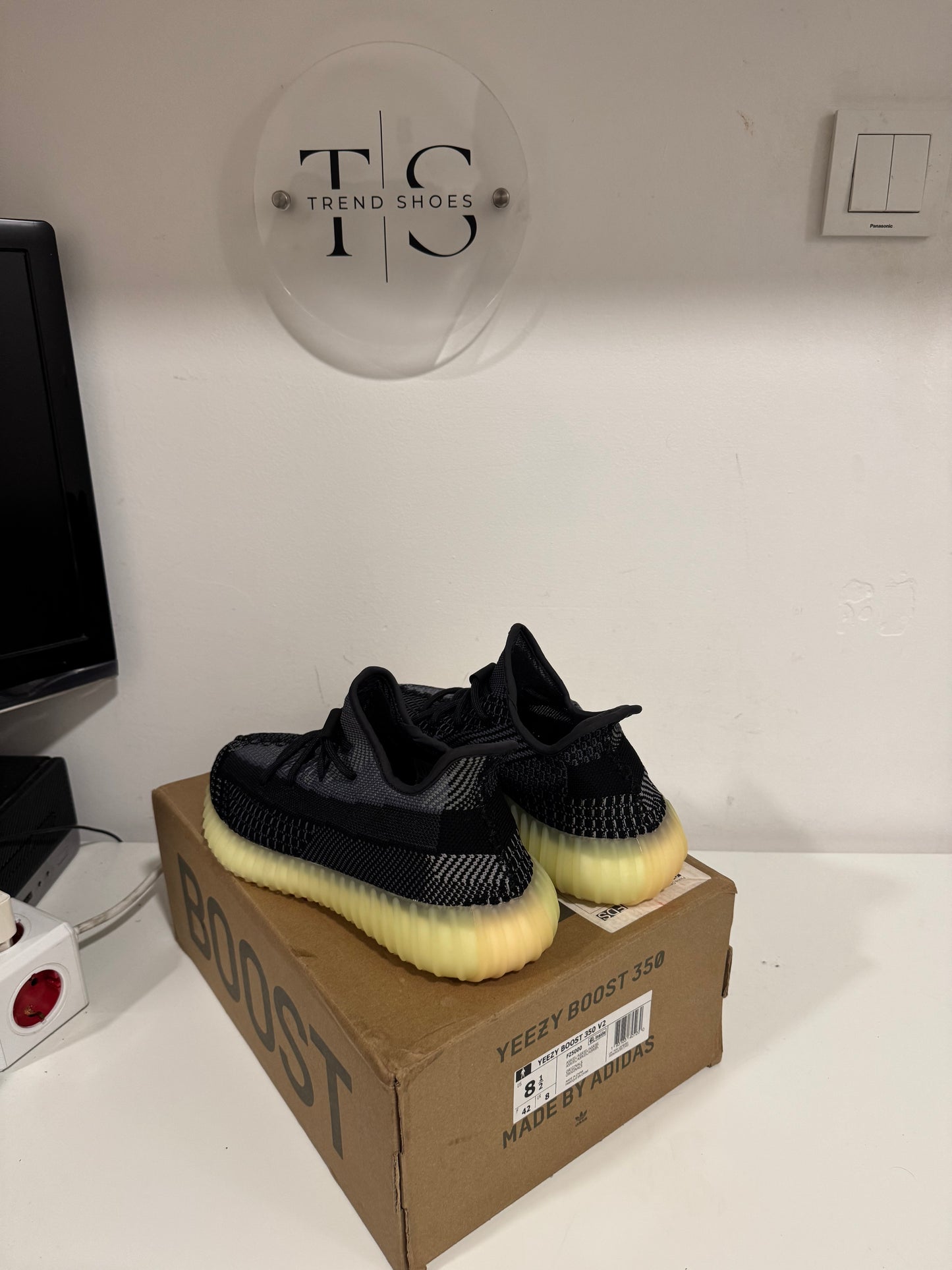 (Odmah Dostupno) Yeezy Carbon Broj 42