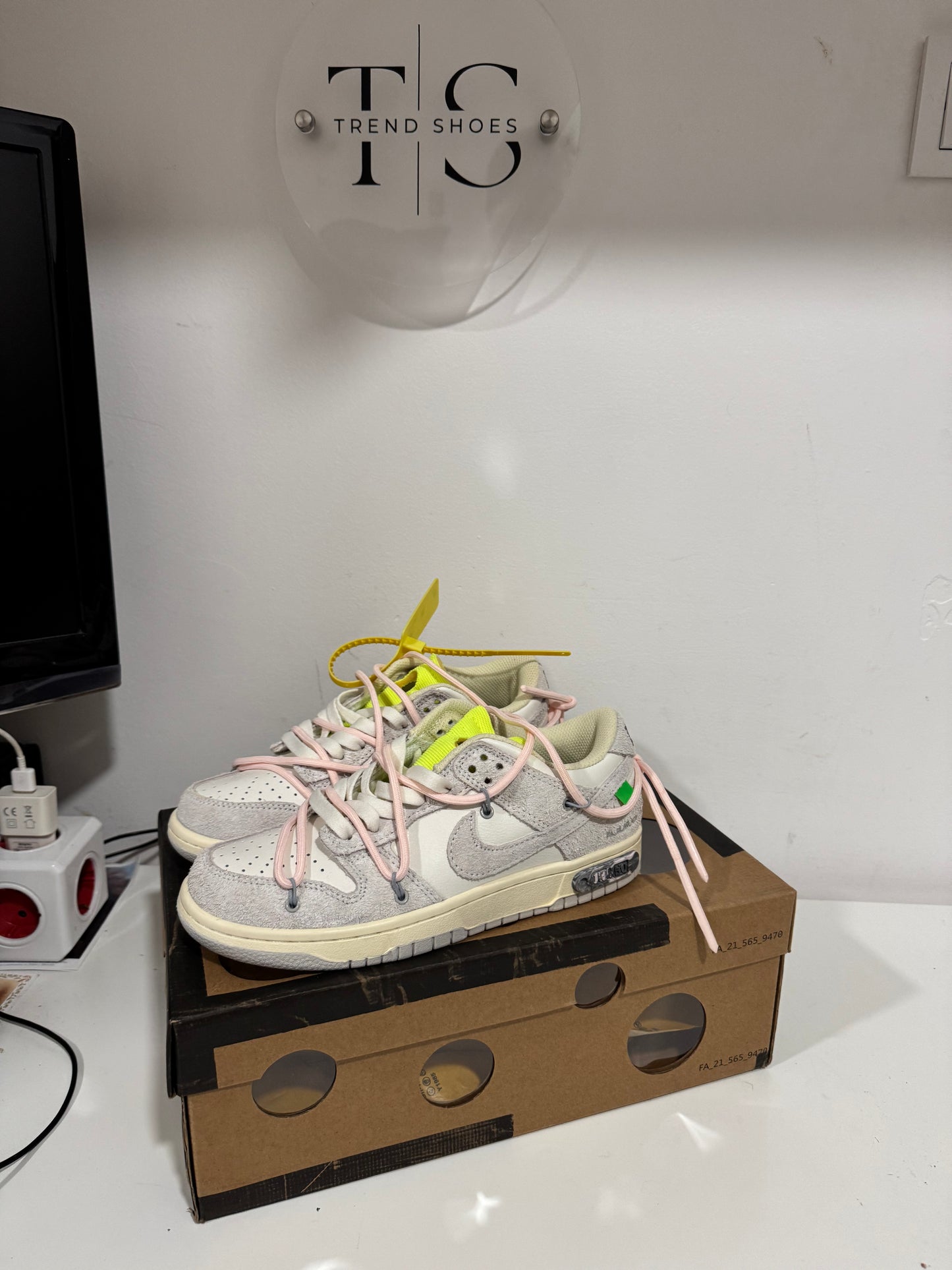 (Odmah Dostupno) Off White Dunk Lot 12 Broj 38
