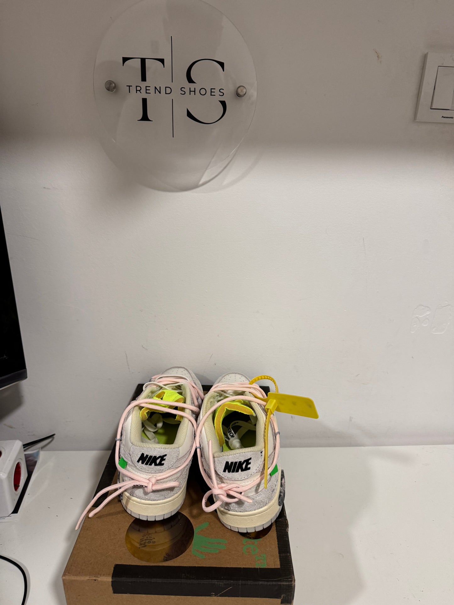 (Odmah Dostupno) Off White Dunk Lot 12 Broj 38