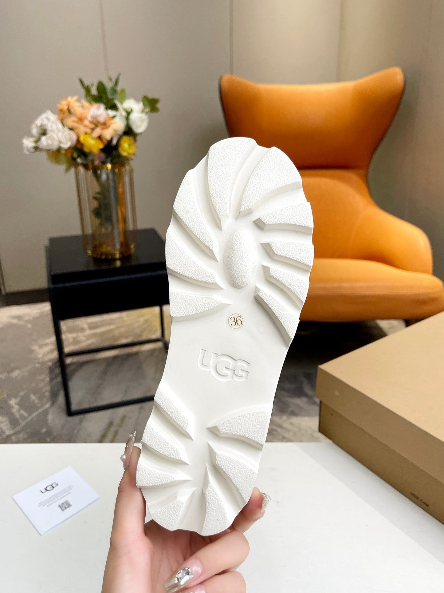 UGG