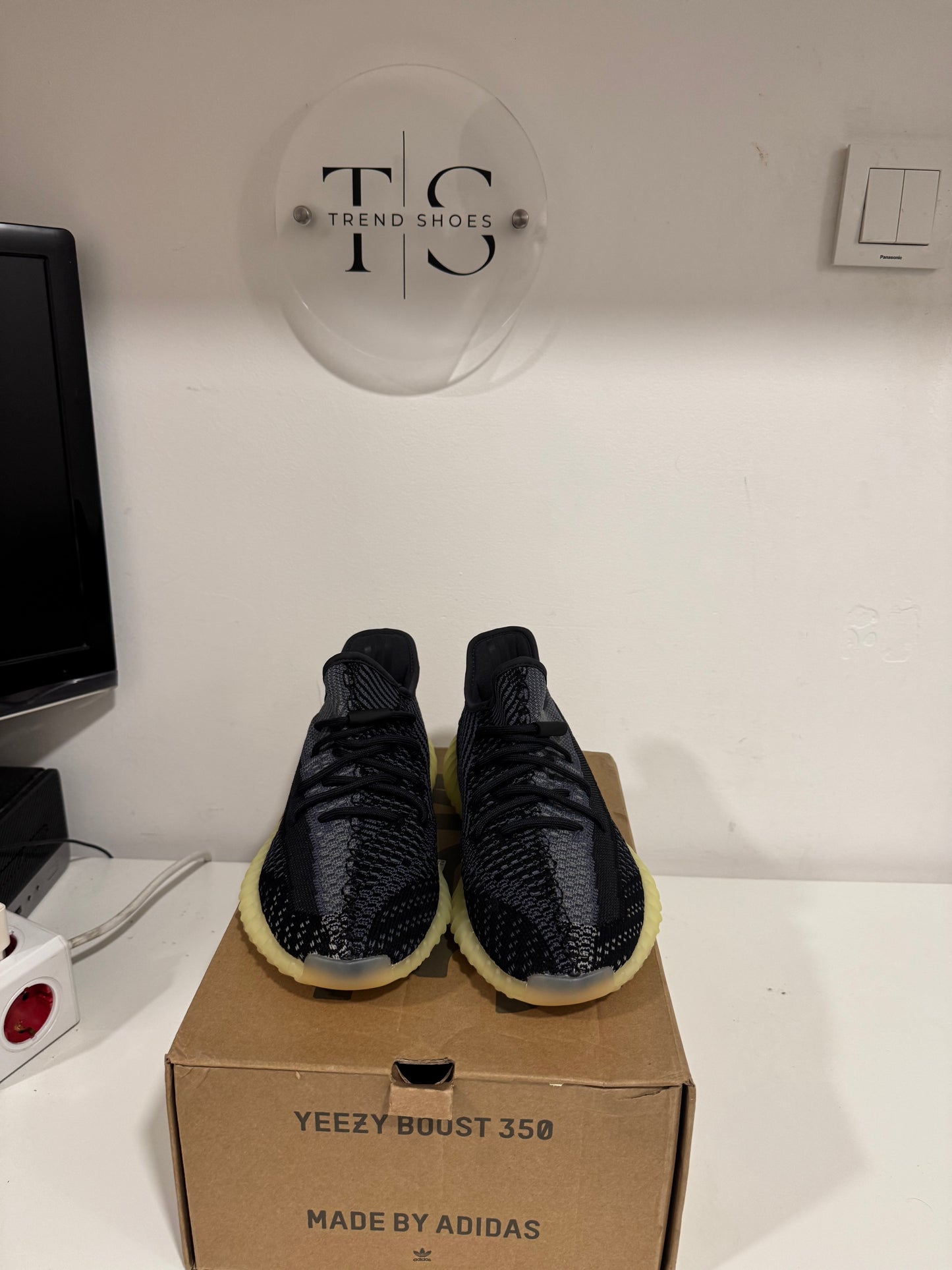 (Odmah Dostupno) Yeezy Carbon Broj 42