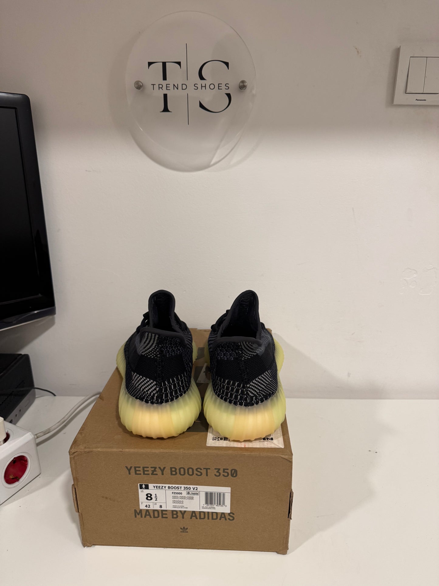 (Odmah Dostupno) Yeezy Carbon Broj 42