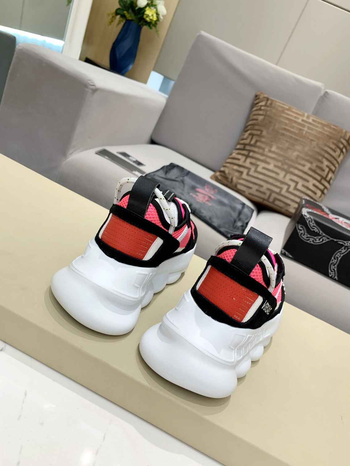Versace Chain Reaction