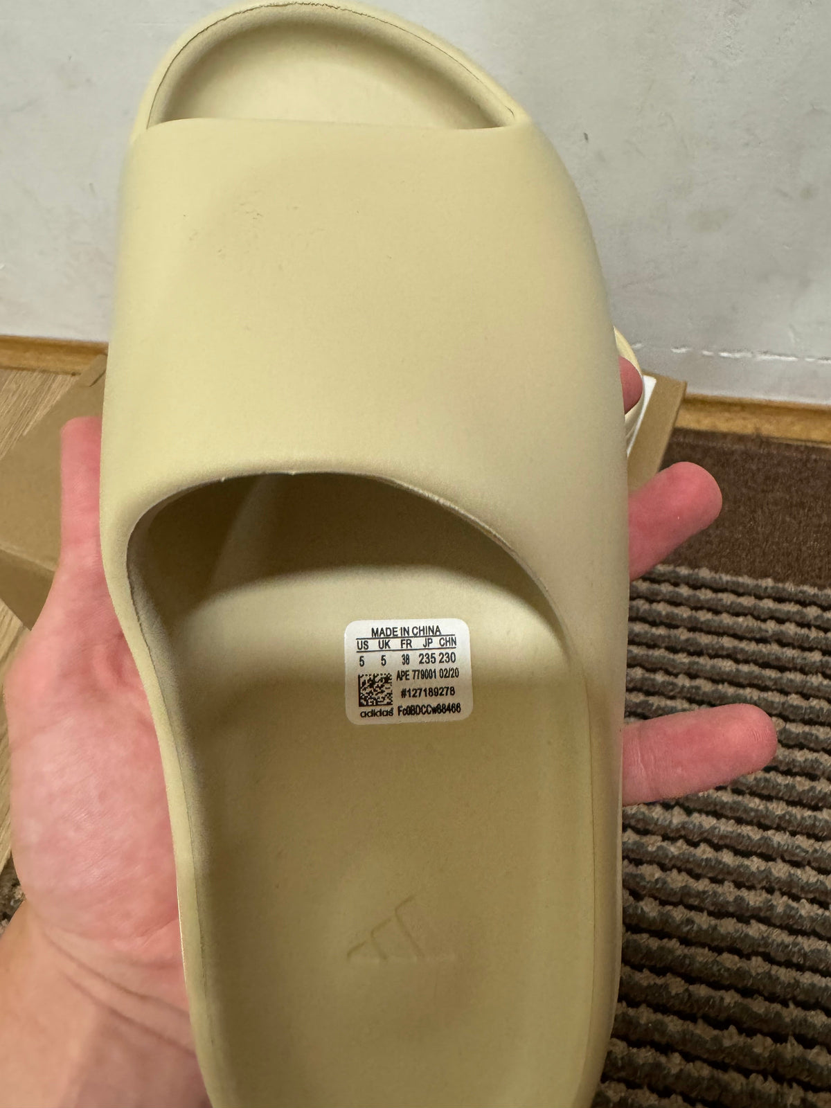 Yeezy Slide Bone Broj 39,42(Odmah dostupno)