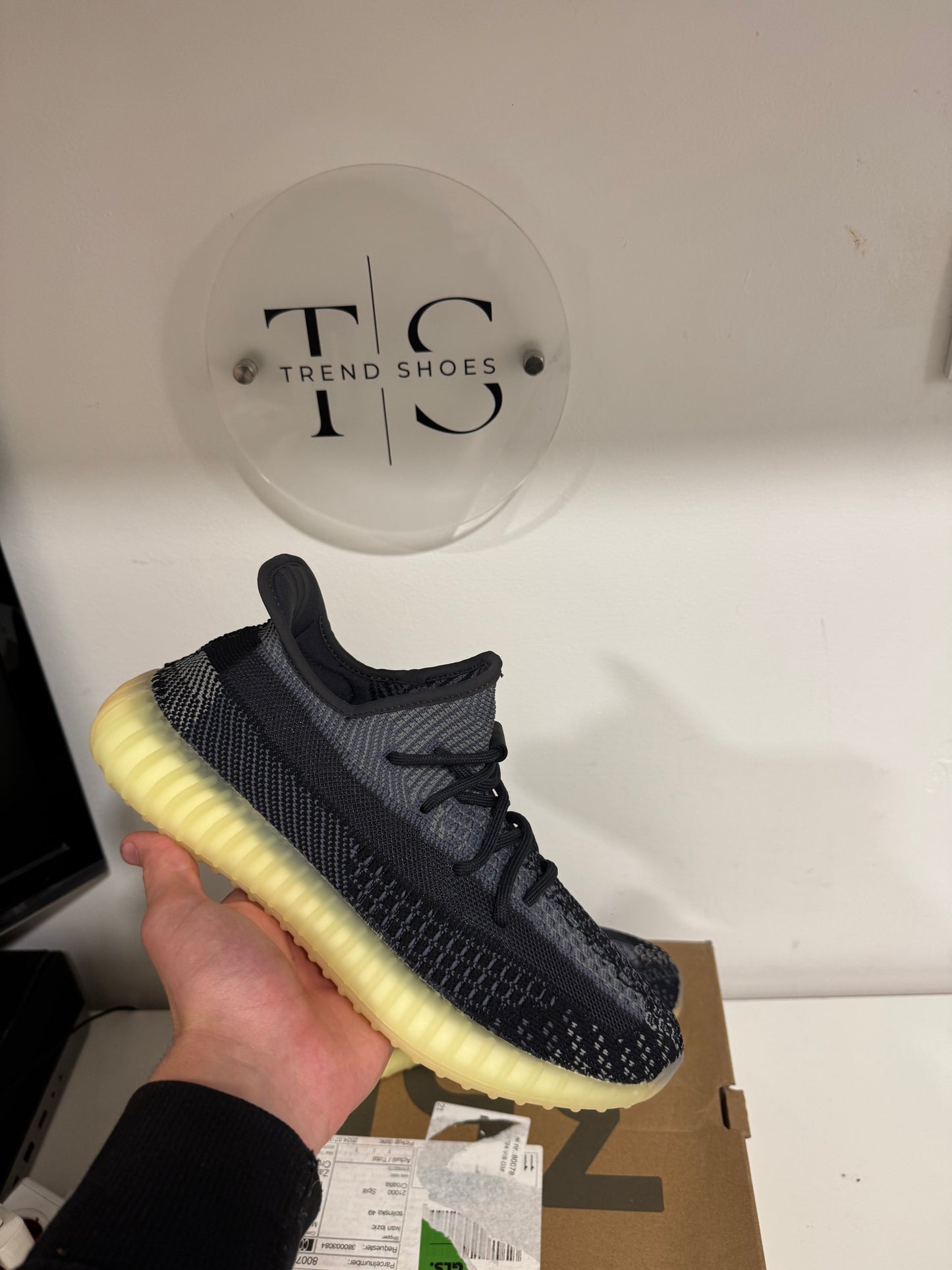 (Odmah Dostupno) Yeezy Carbon Broj 42