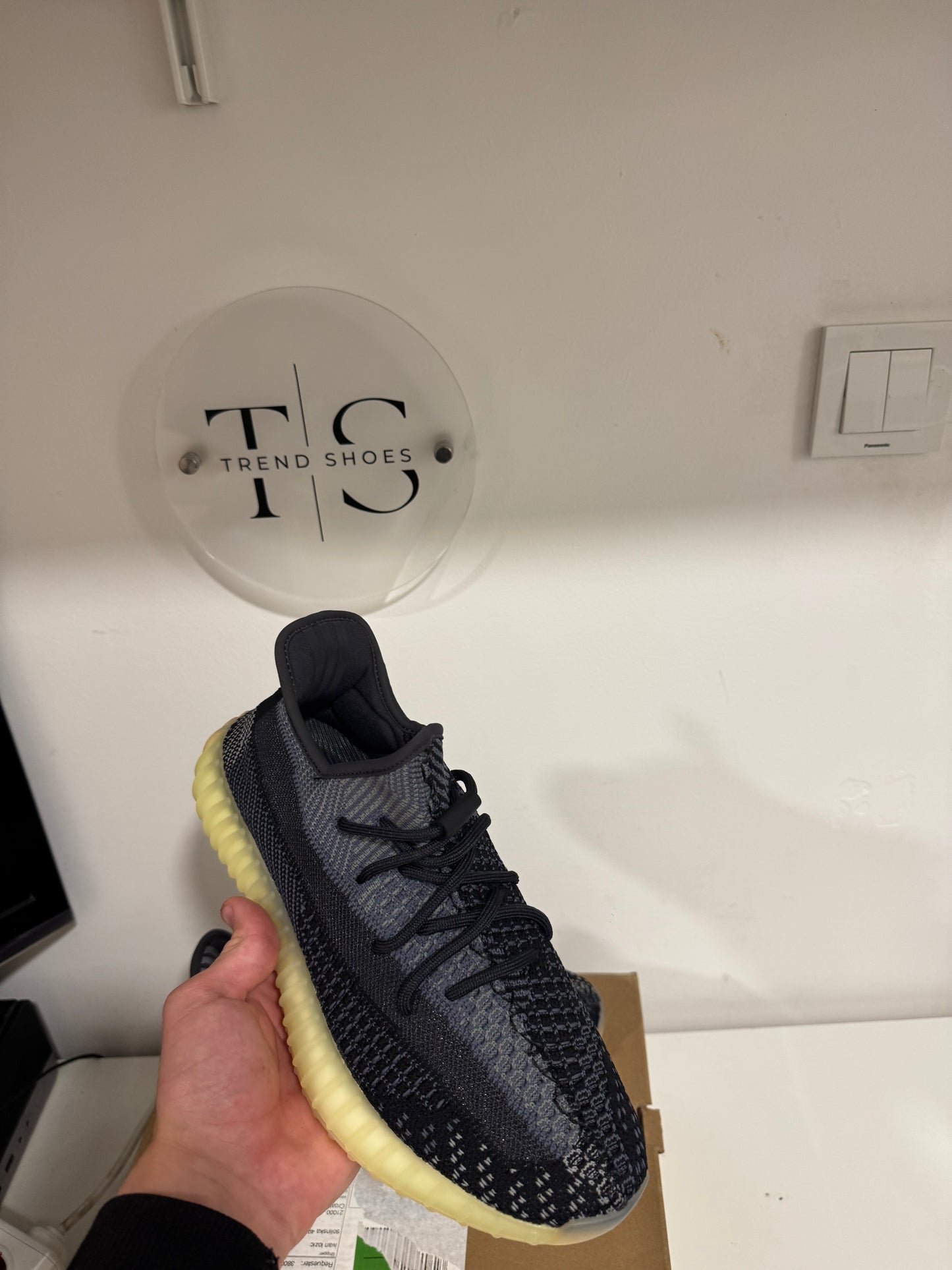 (Odmah Dostupno) Yeezy Carbon Broj 42