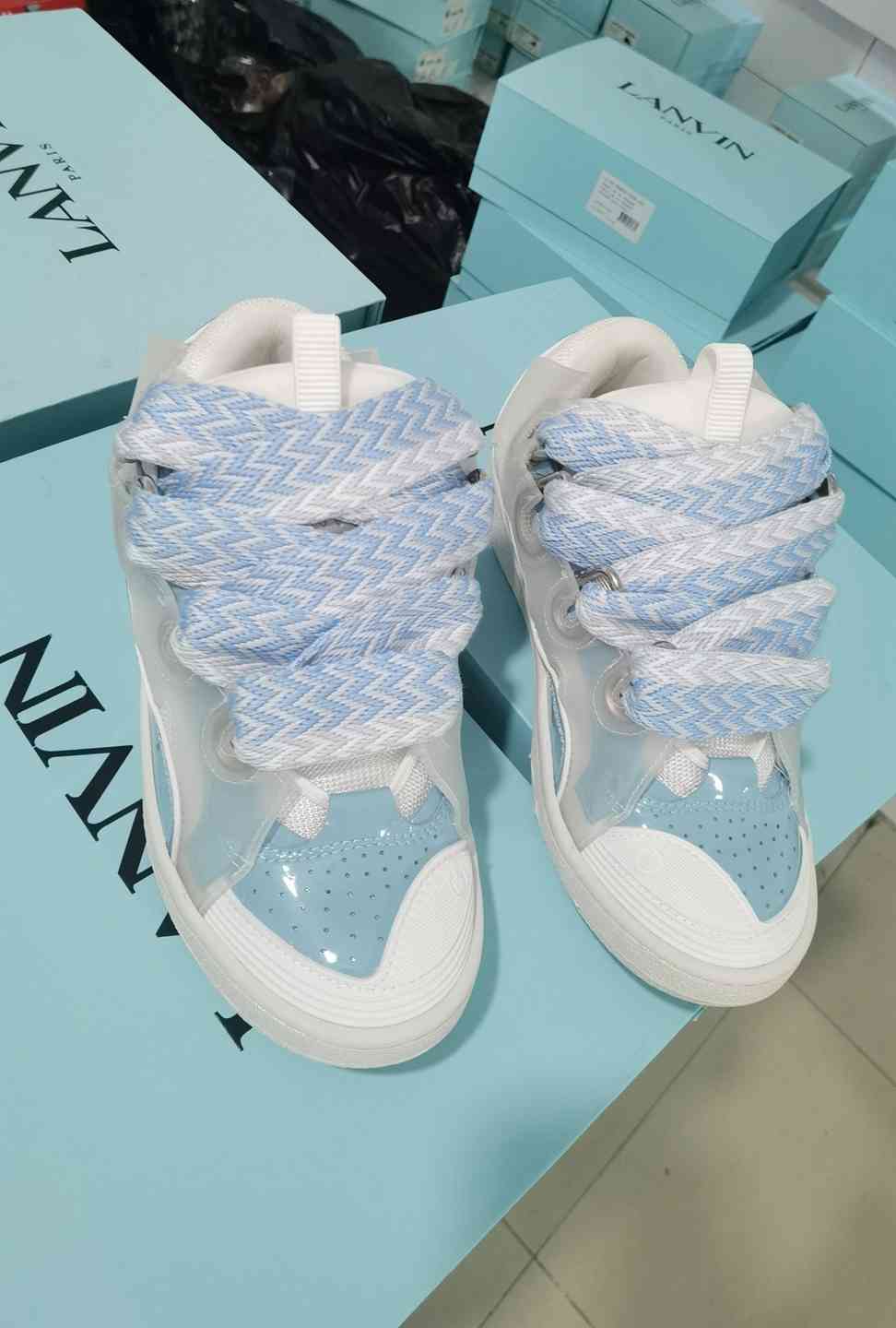 Lanvin Curb
