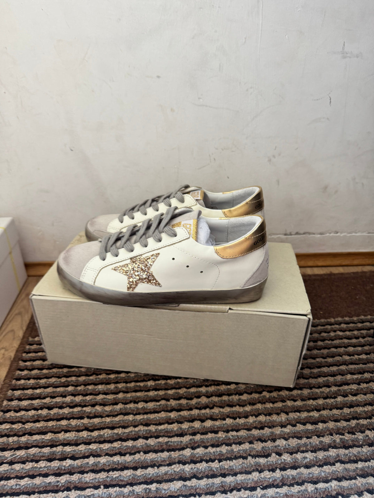 Golden Goose Broj 40(Odmah dostupno)