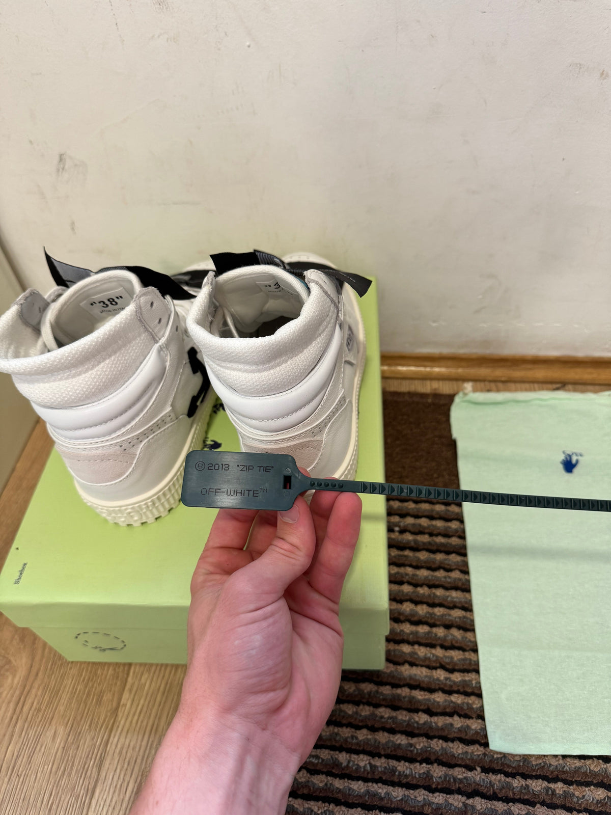 Off White Court Broj 40(Odmah dostupno)