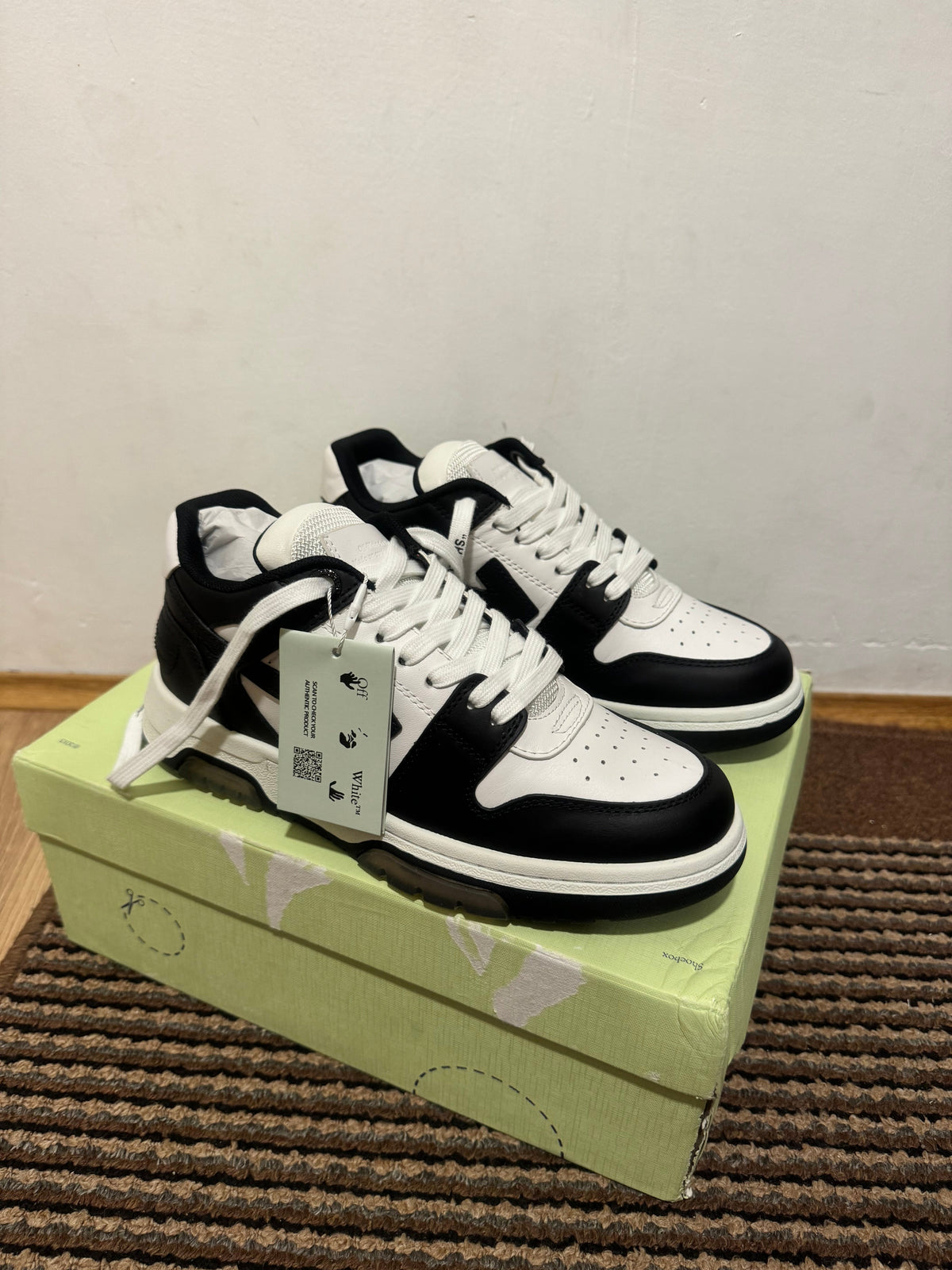Off White Out of Office Broj 39,45(Odmah dostupno)
