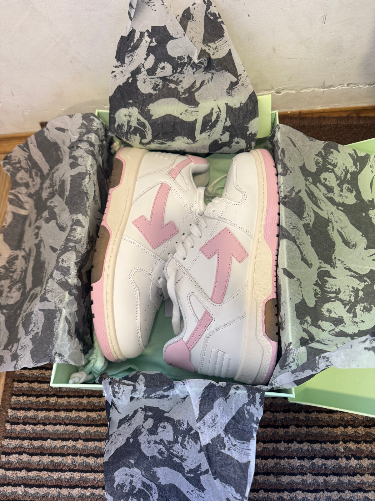 Off White Out of Office Broj 41(Odmah dostupno)