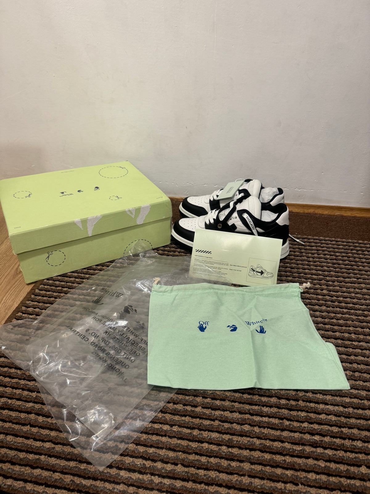 Off White Out of Office Broj 39,45(Odmah dostupno)