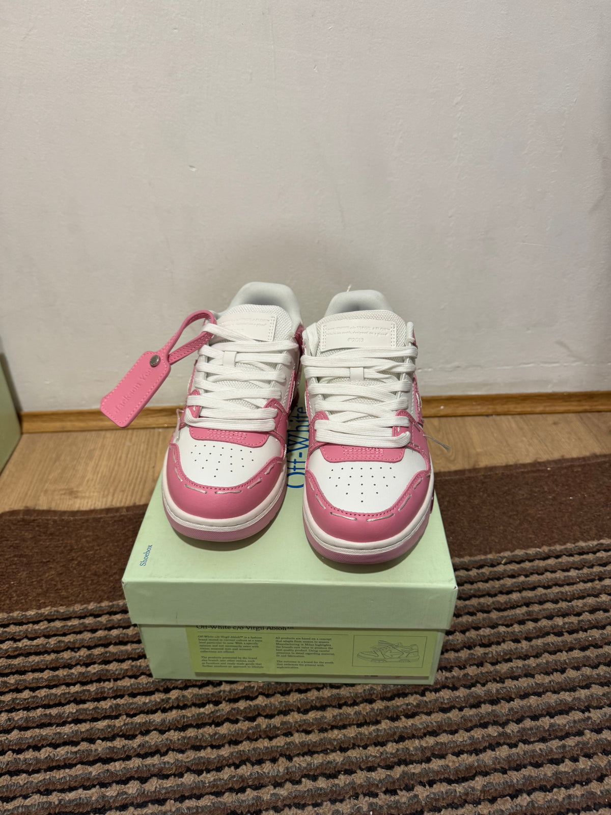 Off White Out of Office Broj 37(Odmah dostupno)