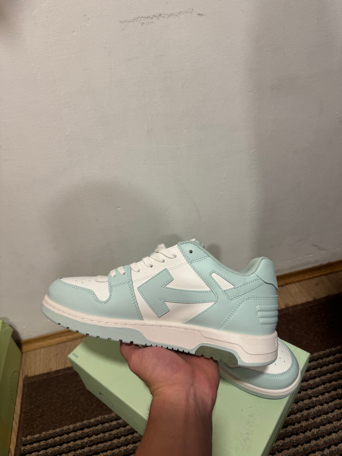 Off White Out of Office Broj 44(Odmah dostupno)