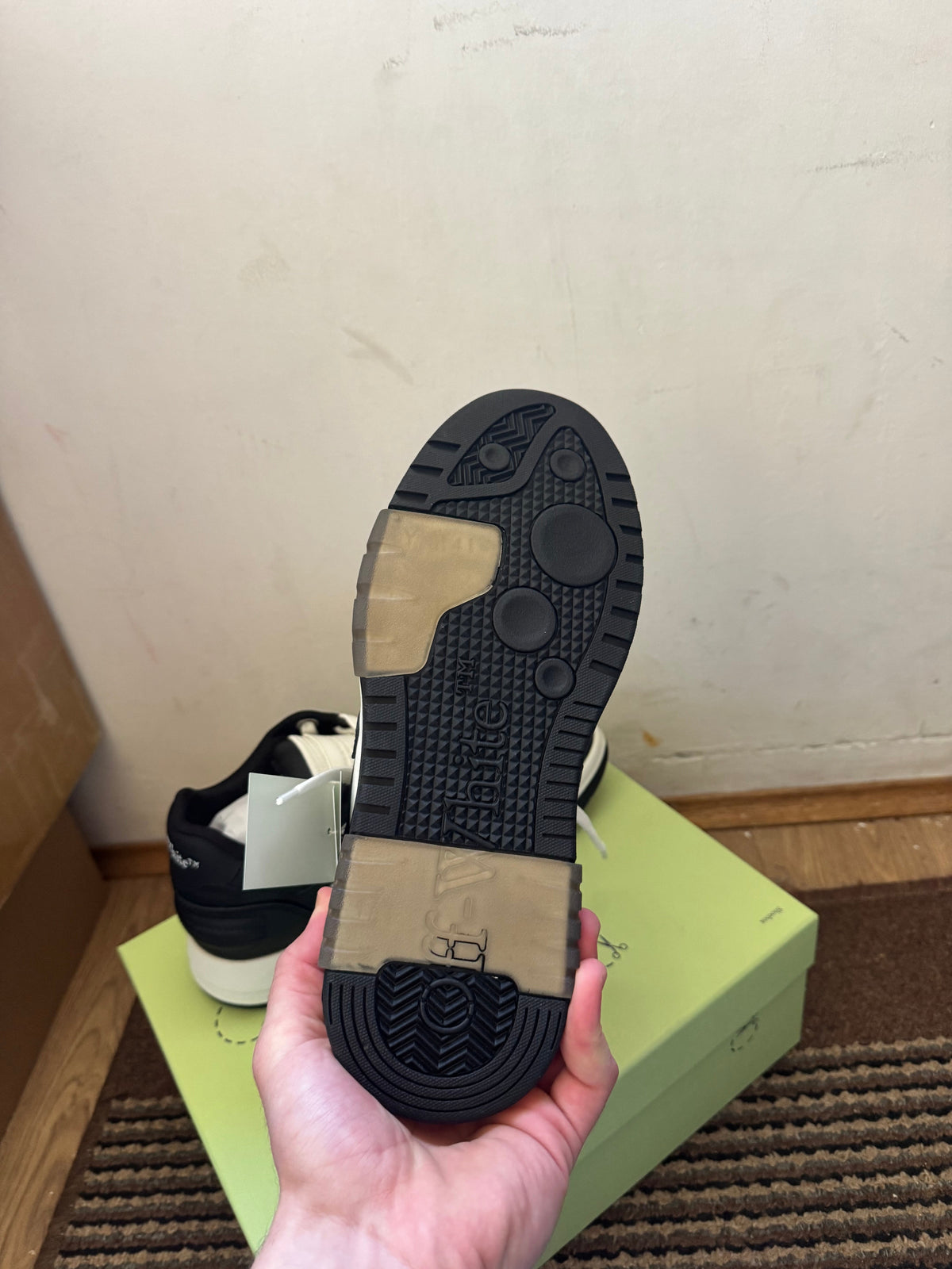 Off White Out of Office Broj 45(Odmah dostupno)