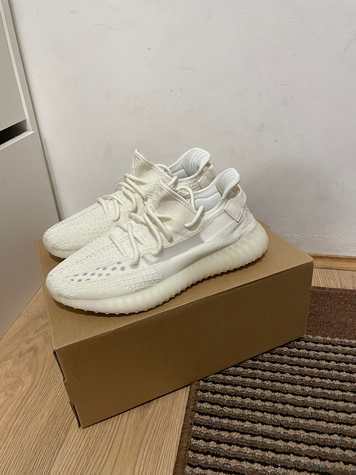 Yeezy 350 Bone Broj 43(Odmah dostupno)