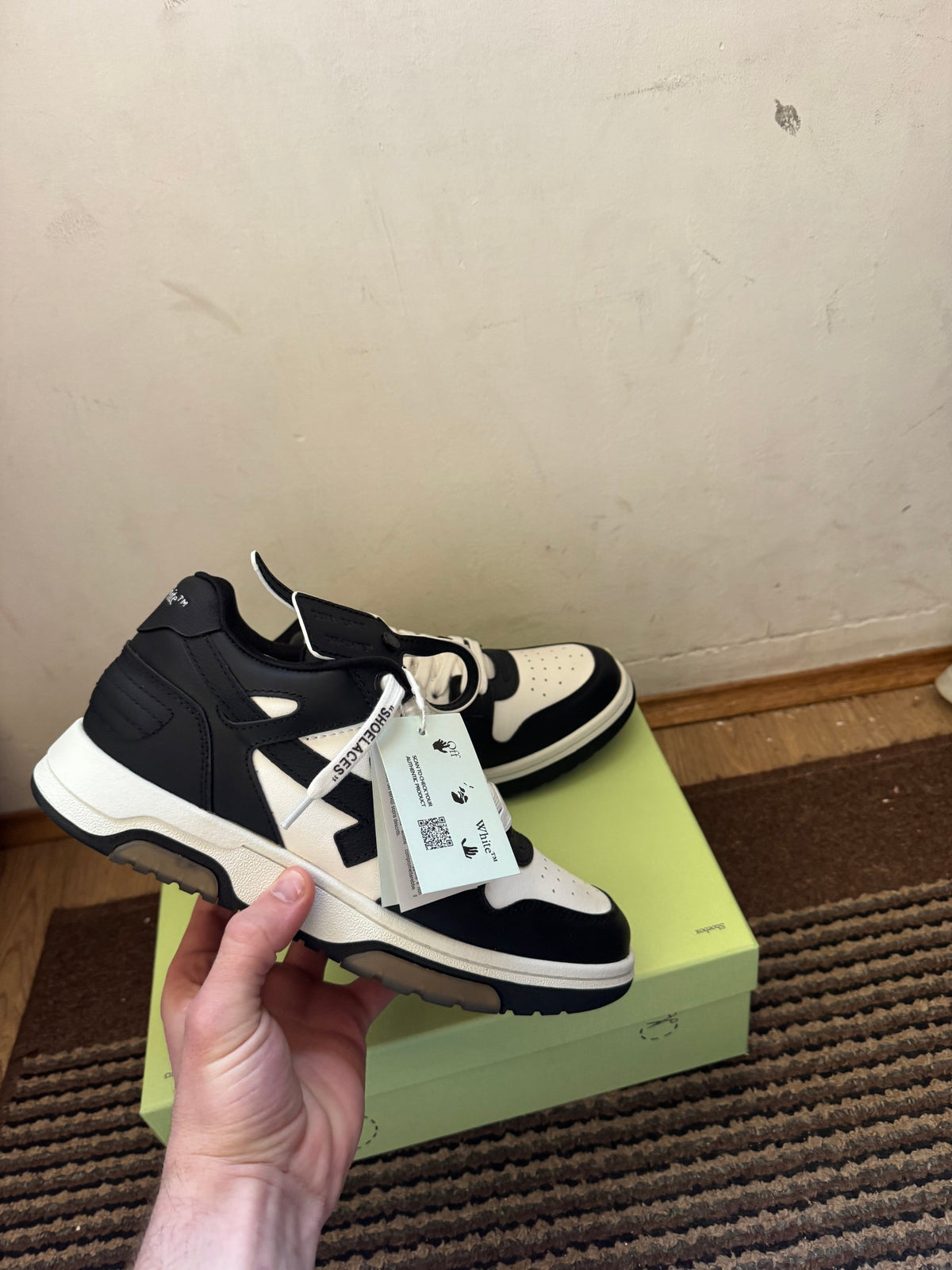 Off White Out of Office Broj 45(Odmah dostupno)