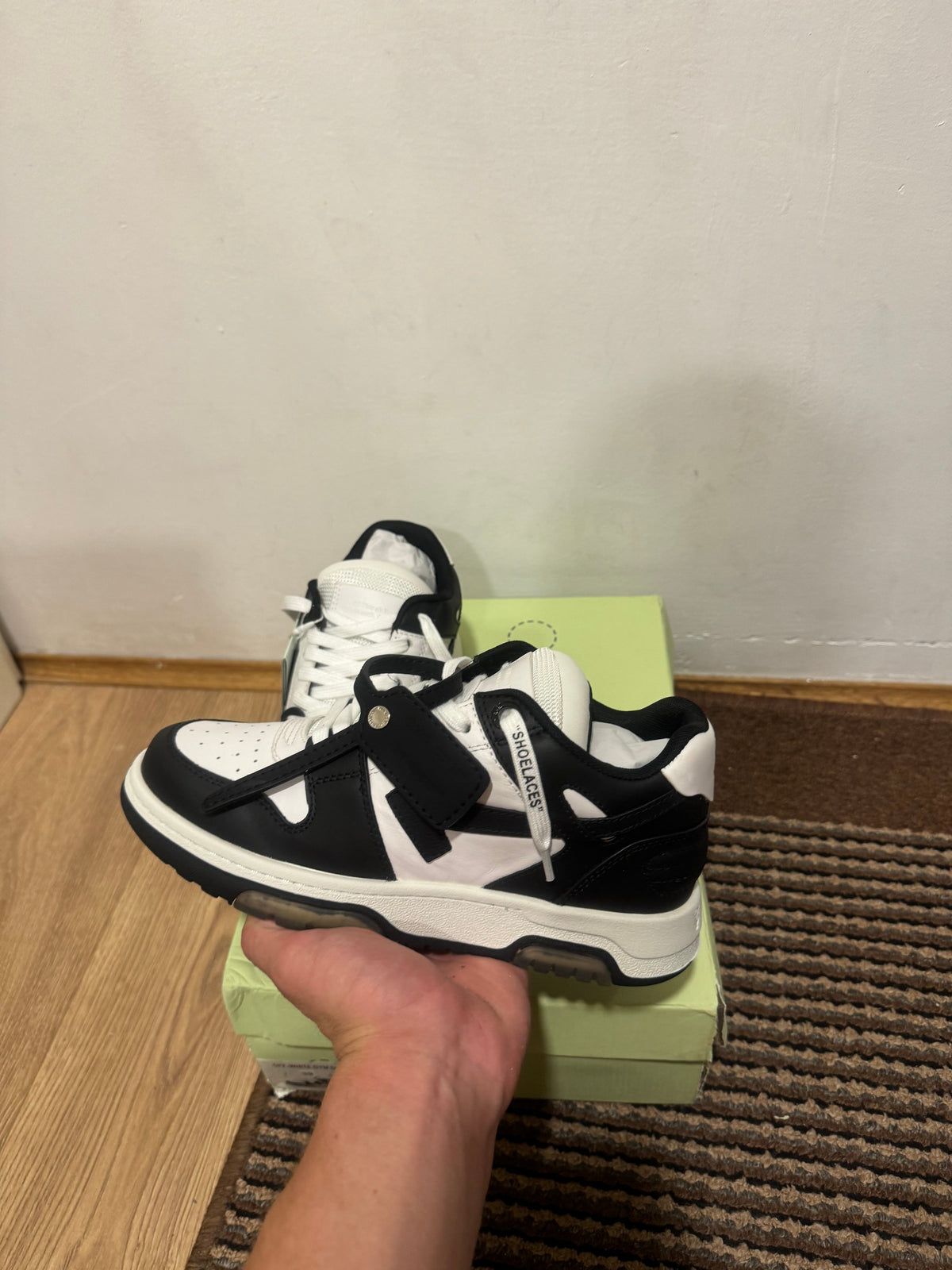 Off White Out of Office Broj 39,45(Odmah dostupno)