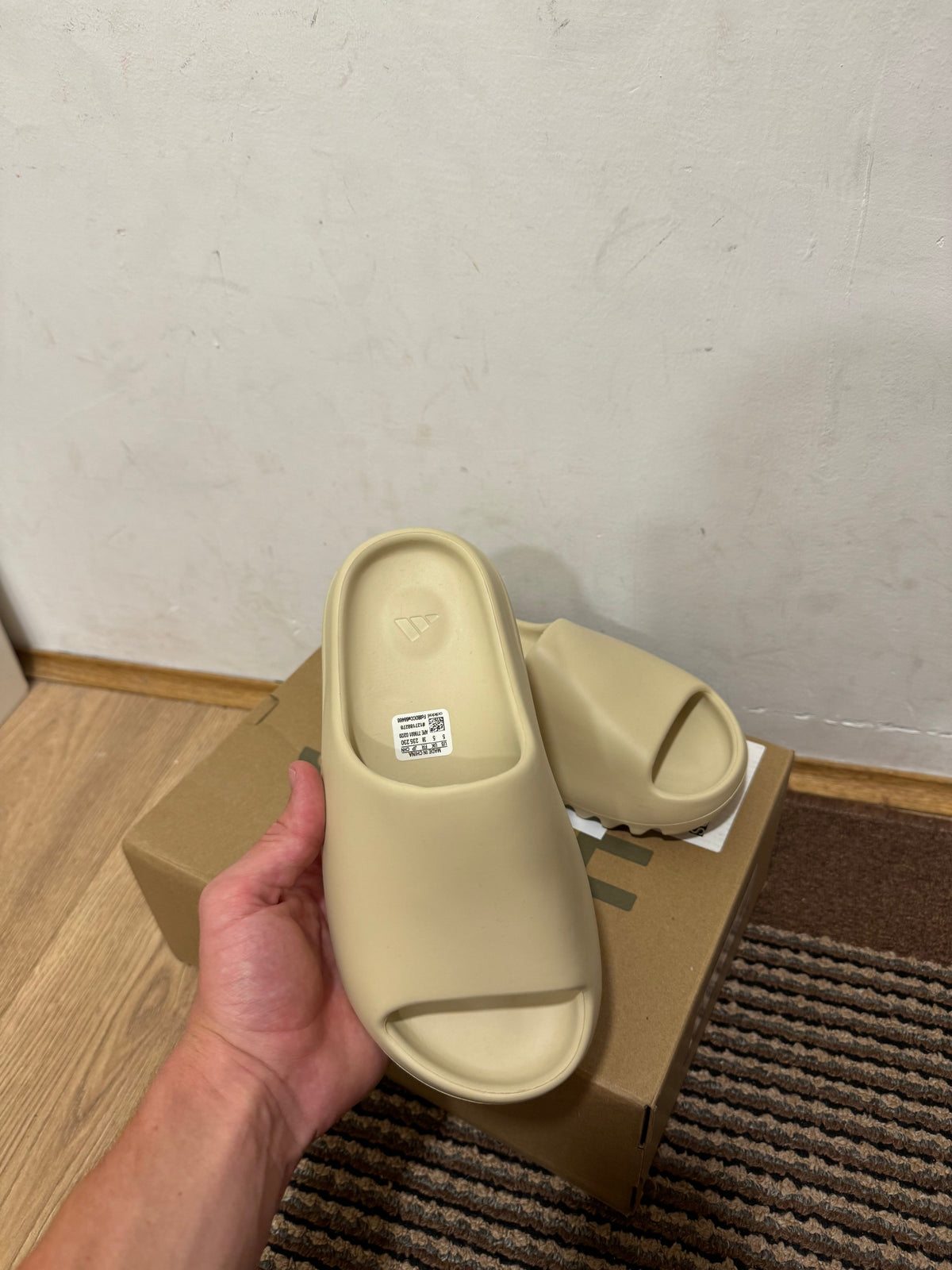 Yeezy Slide Bone Broj 39,42(Odmah dostupno)