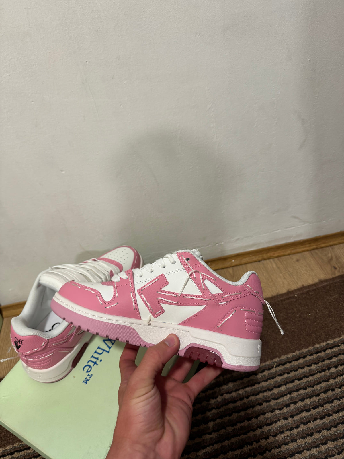 Off White Out of Office Broj 37(Odmah dostupno)