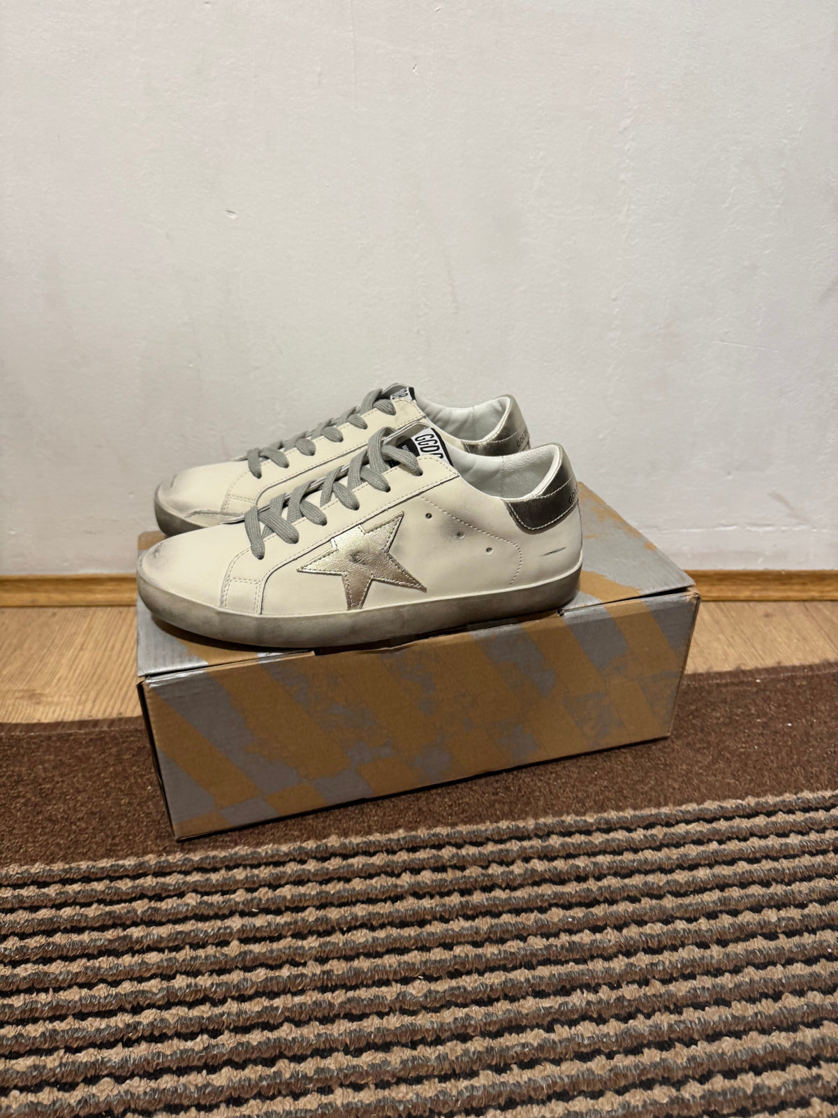 Golden Goose Broj 38,40(Odmah dostupno) (ZLATNE)