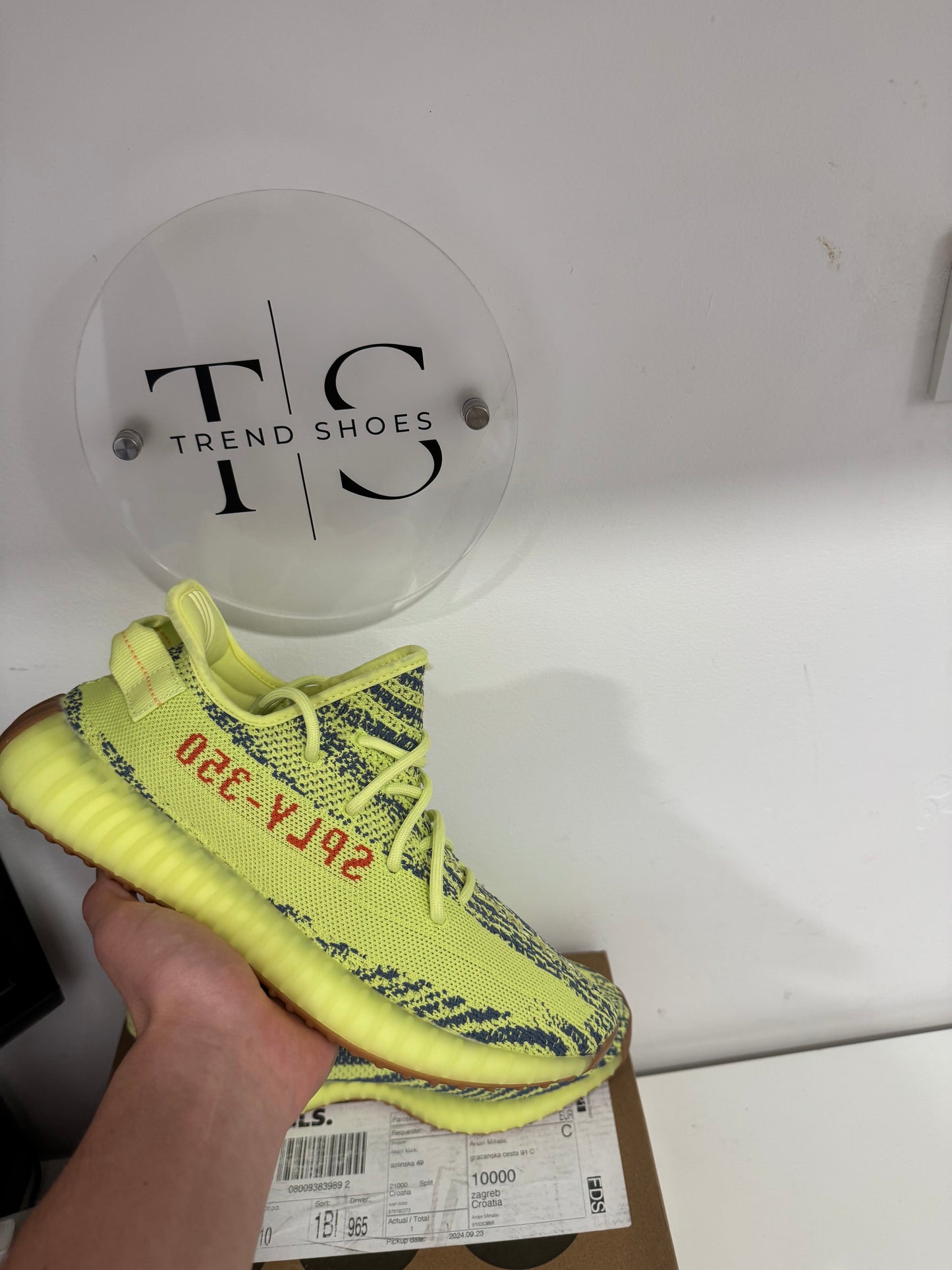 (Odmah Dostupno) Yeezy Semi Frozen Yellow Broj 44