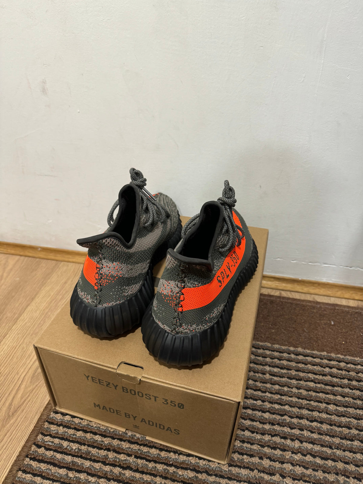 Yeezy 350 Carbon Beluga Broj 38,47(Odmah Dostupno)