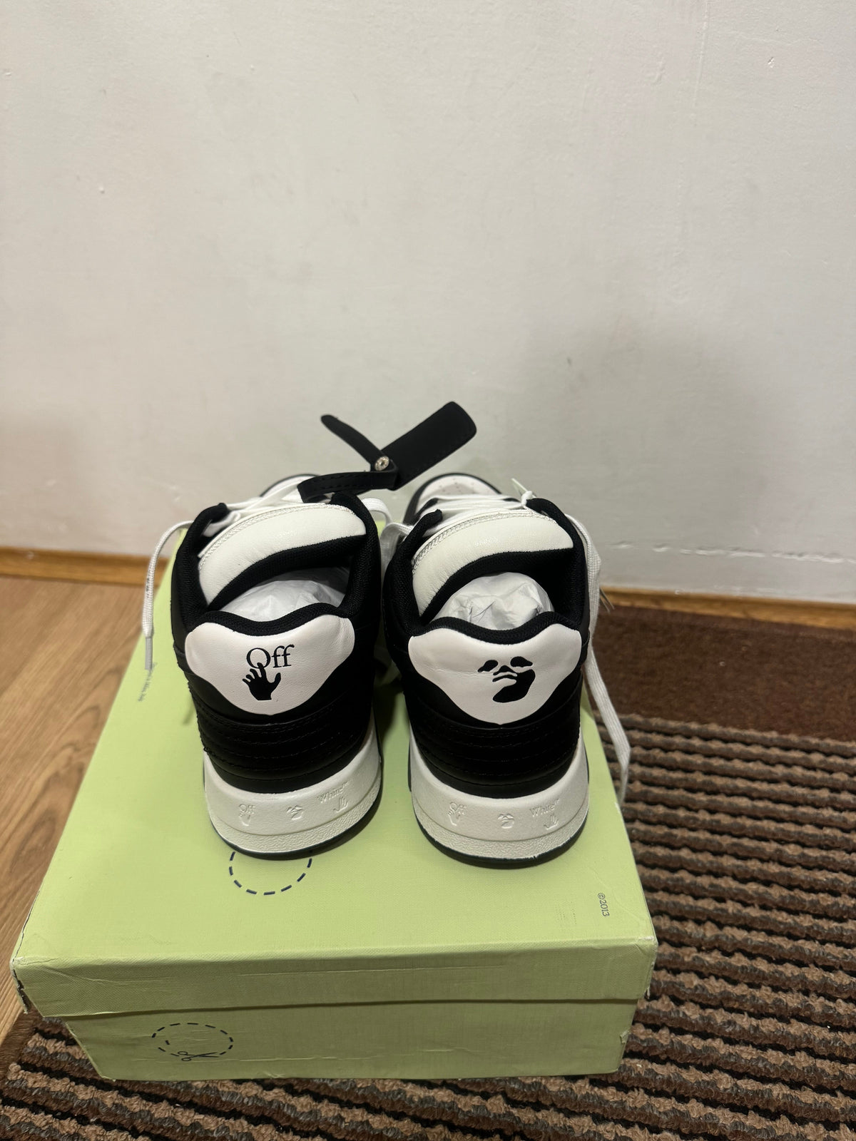 Off White Out of Office Broj 39,45(Odmah dostupno)