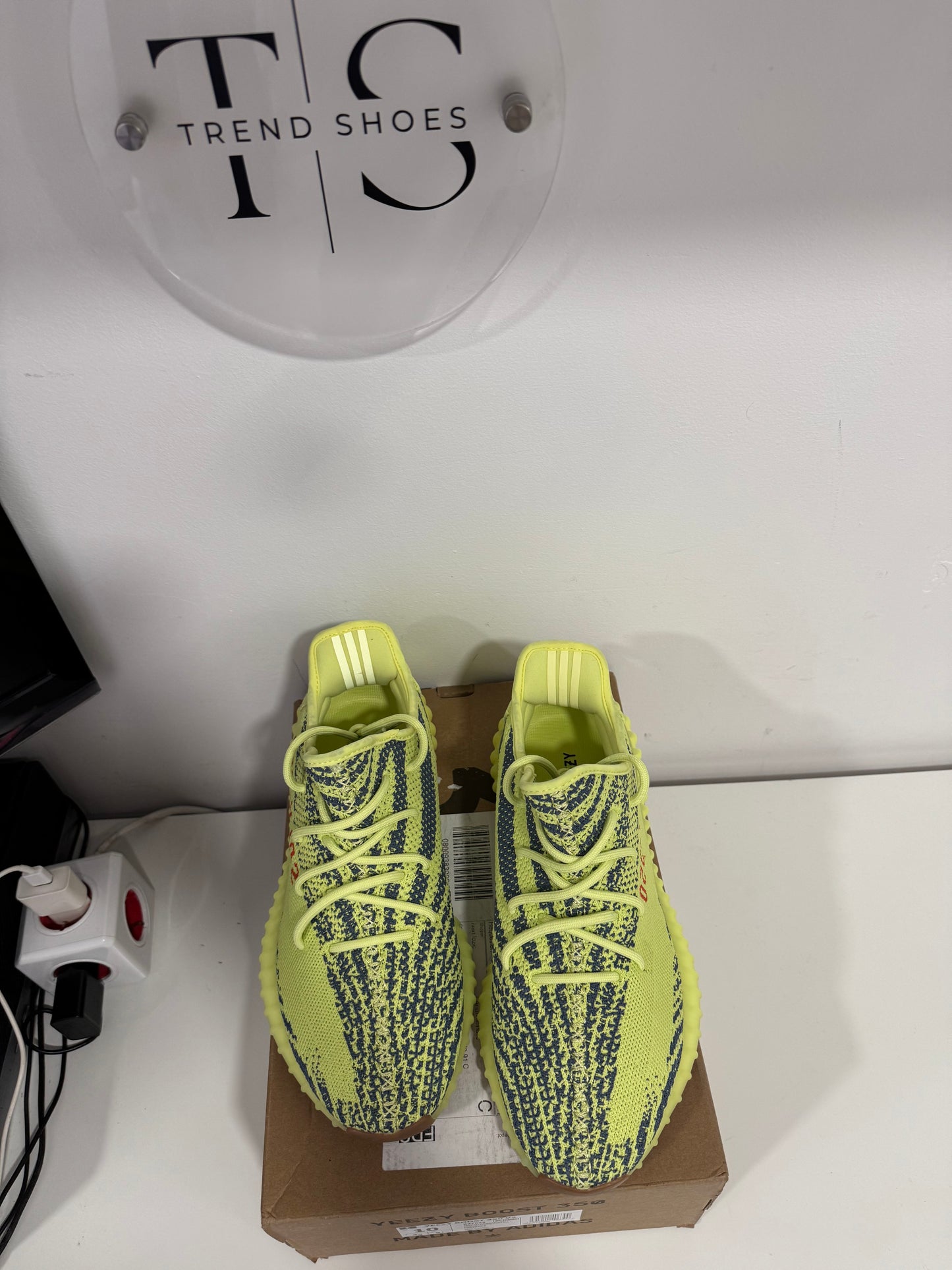 (Odmah Dostupno) Yeezy Semi Frozen Yellow Broj 44