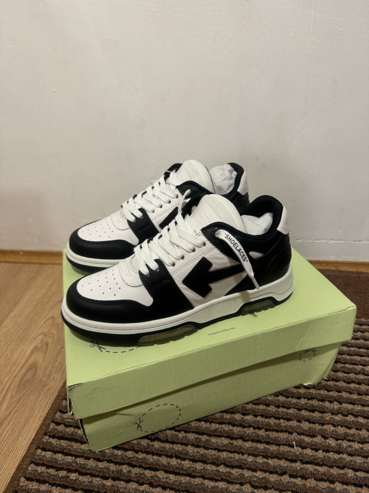 Off White Out of Office Broj 39,45(Odmah dostupno)
