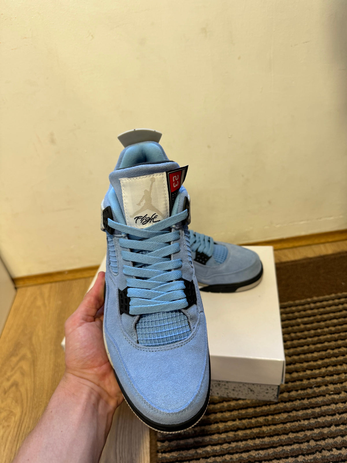 Jordan 4 University Blue Broj 39(Odmah dostupno)