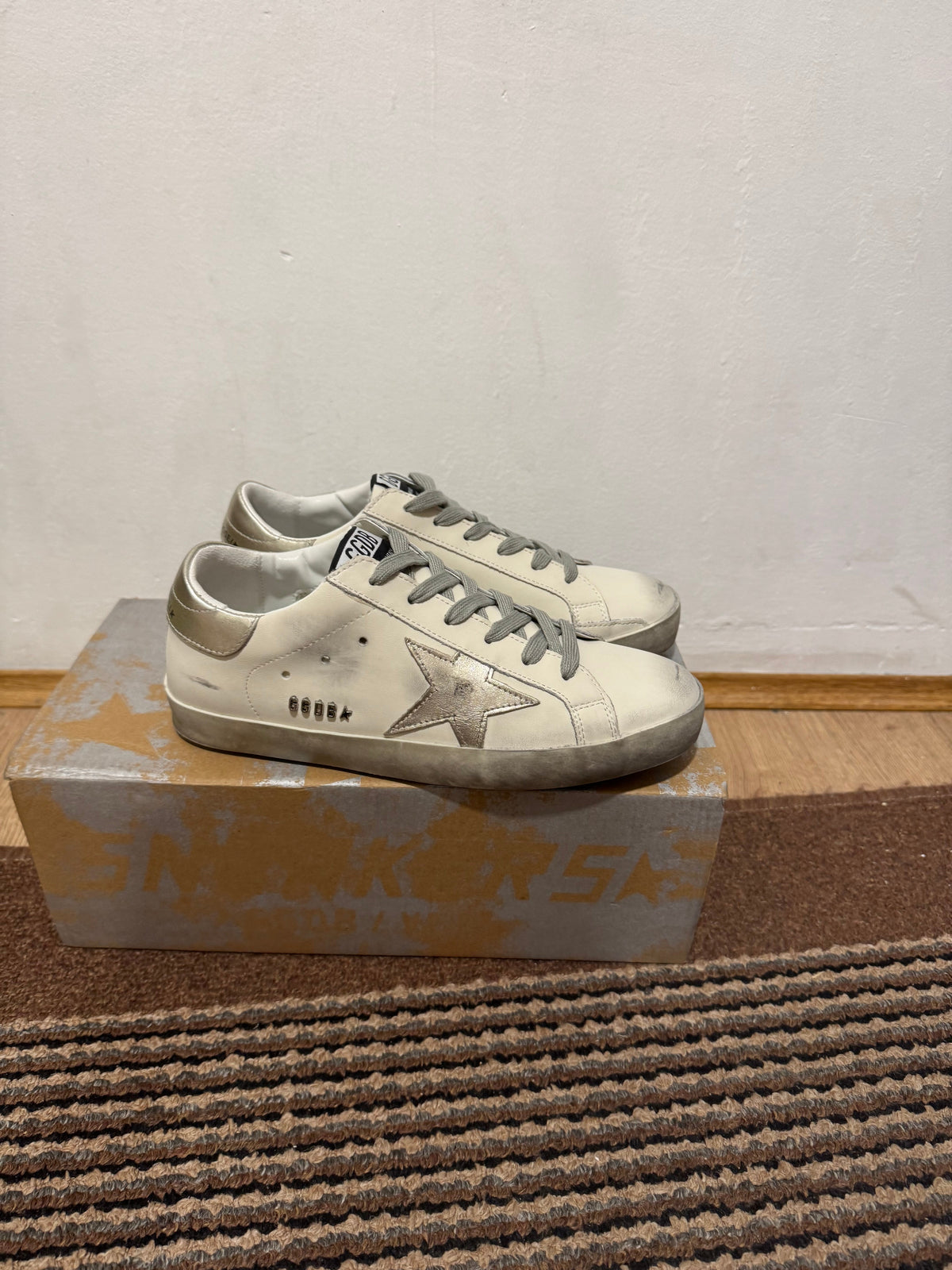 Golden Goose Broj 38,40(Odmah dostupno) (ZLATNE)