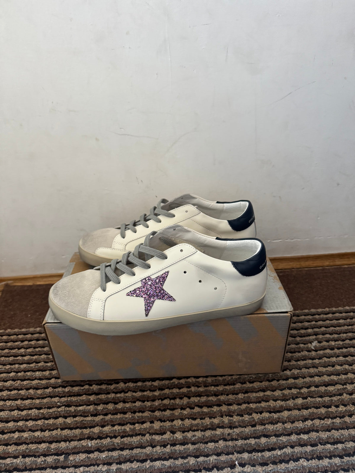 Golden Goose Broj 44 (Odmah dostupno)