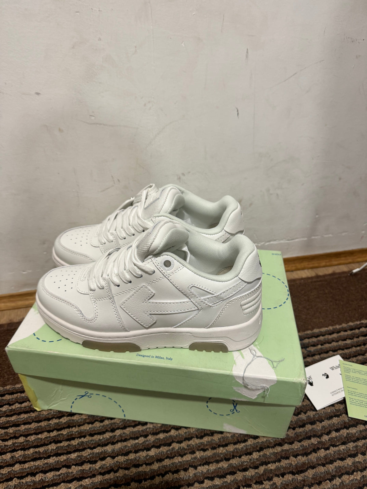 Off White Out of Office Broj 47(Odmah dostupno)