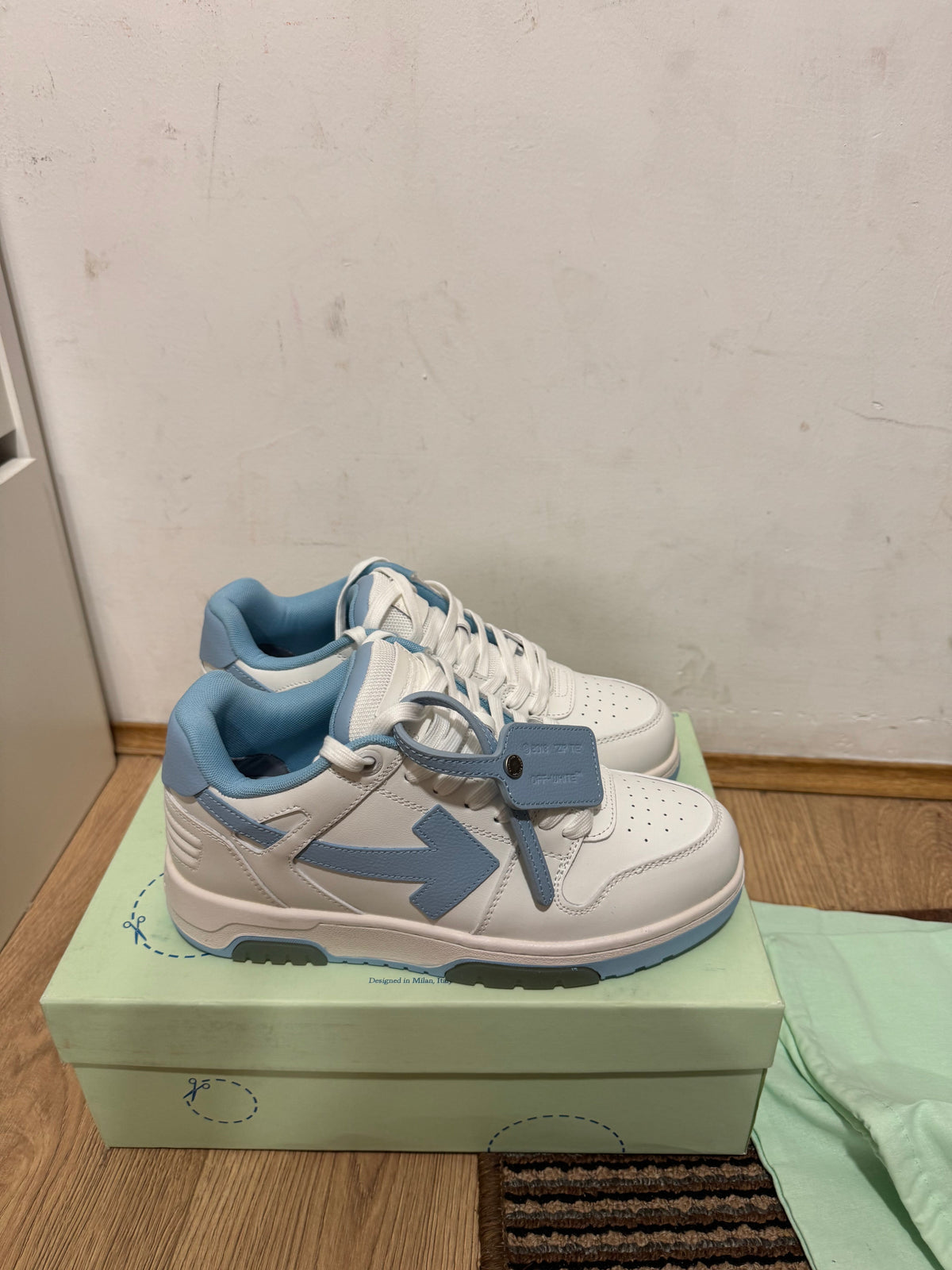 Off White Out of Office Broj 41,47(Odmah dostupno)