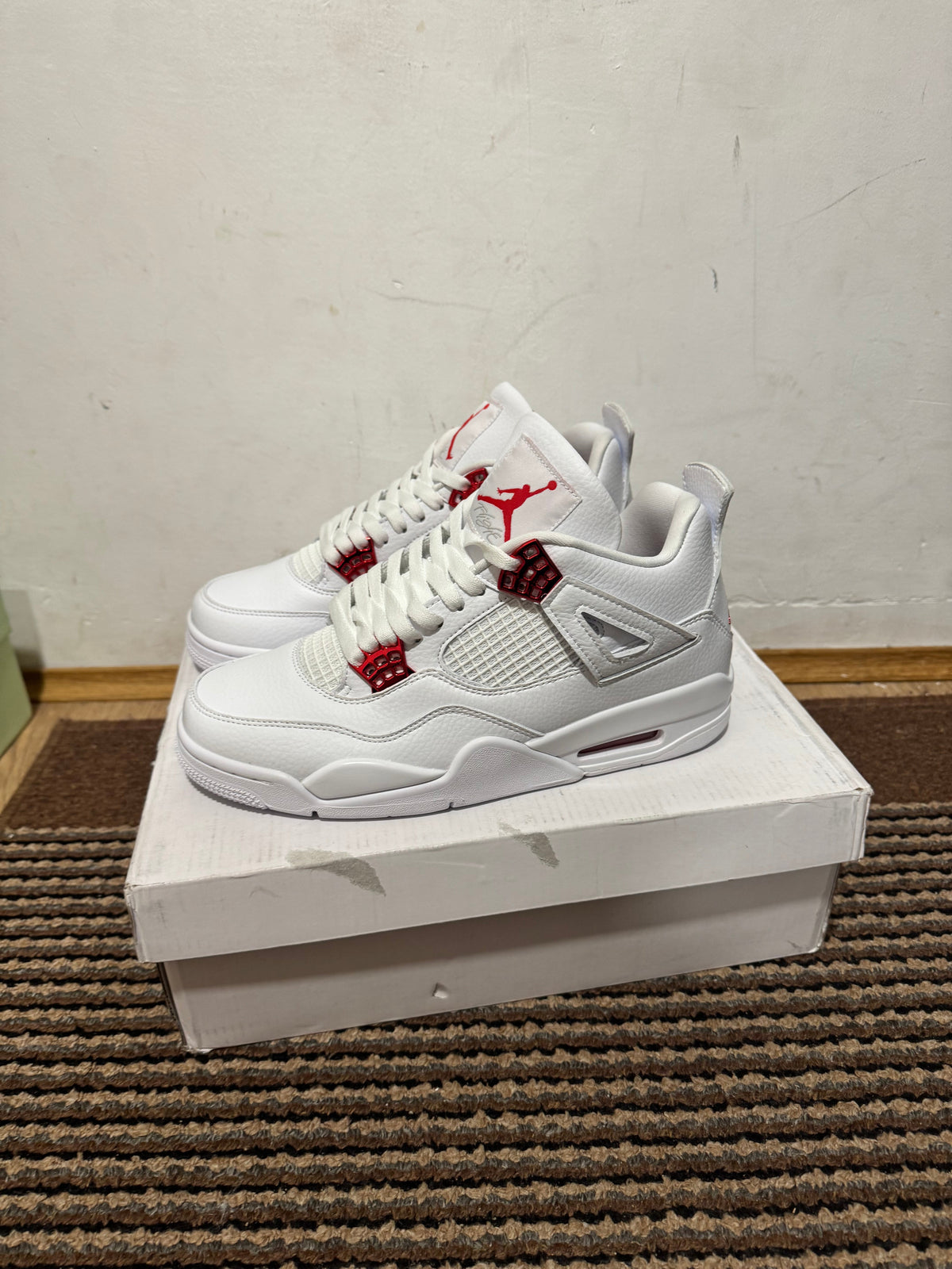 Jordan 4 Metalic Red Broj 42(Odmah dostupne)