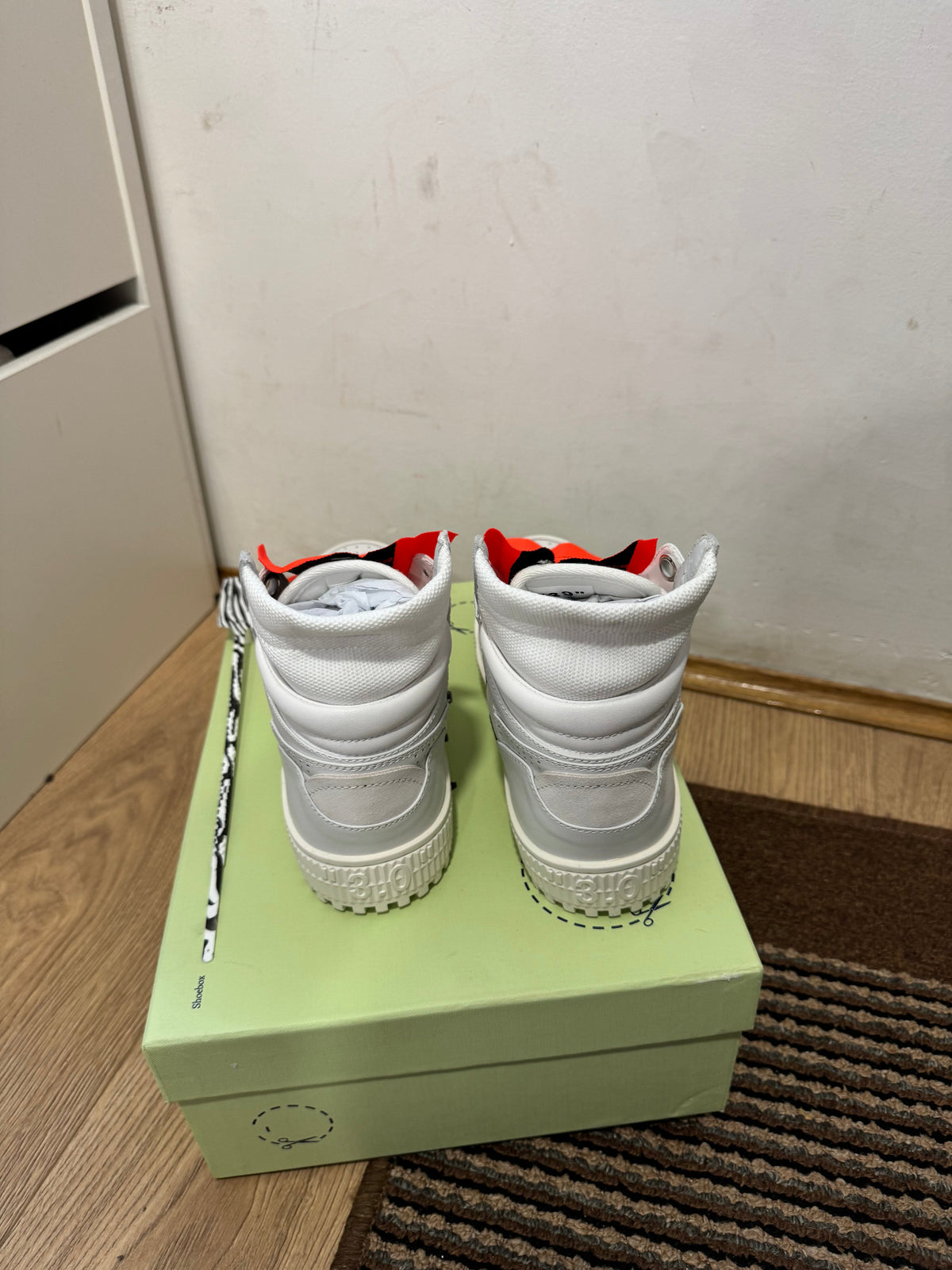 Off White Court Broj 43(Odmah dostupno) (Nemaju original kutiju)