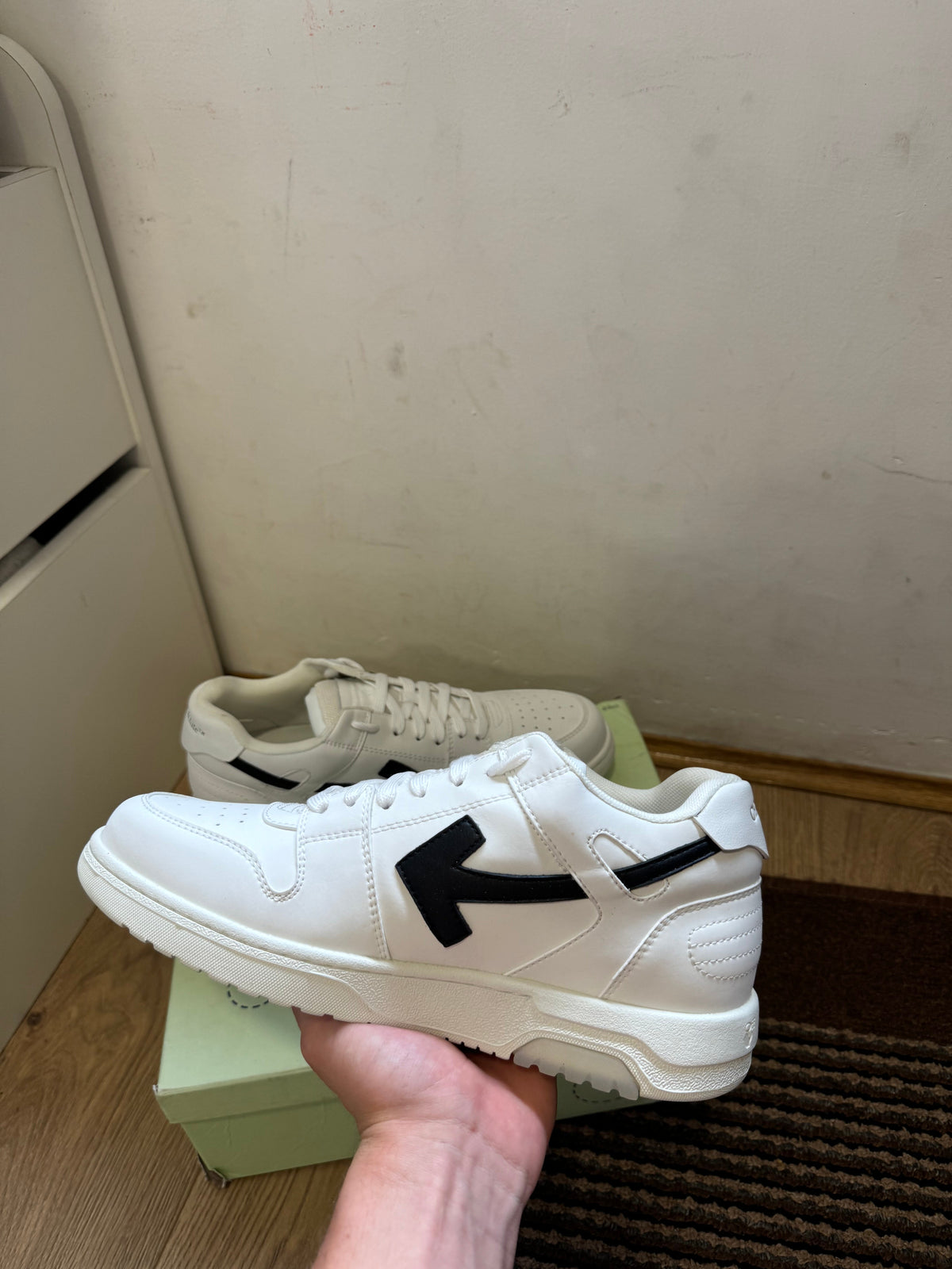 Off White Out of Office Broj 46(Odmah dostupno) NOSENE JEDANPUT!!! OŠTEĆENA KUTIJA!!!