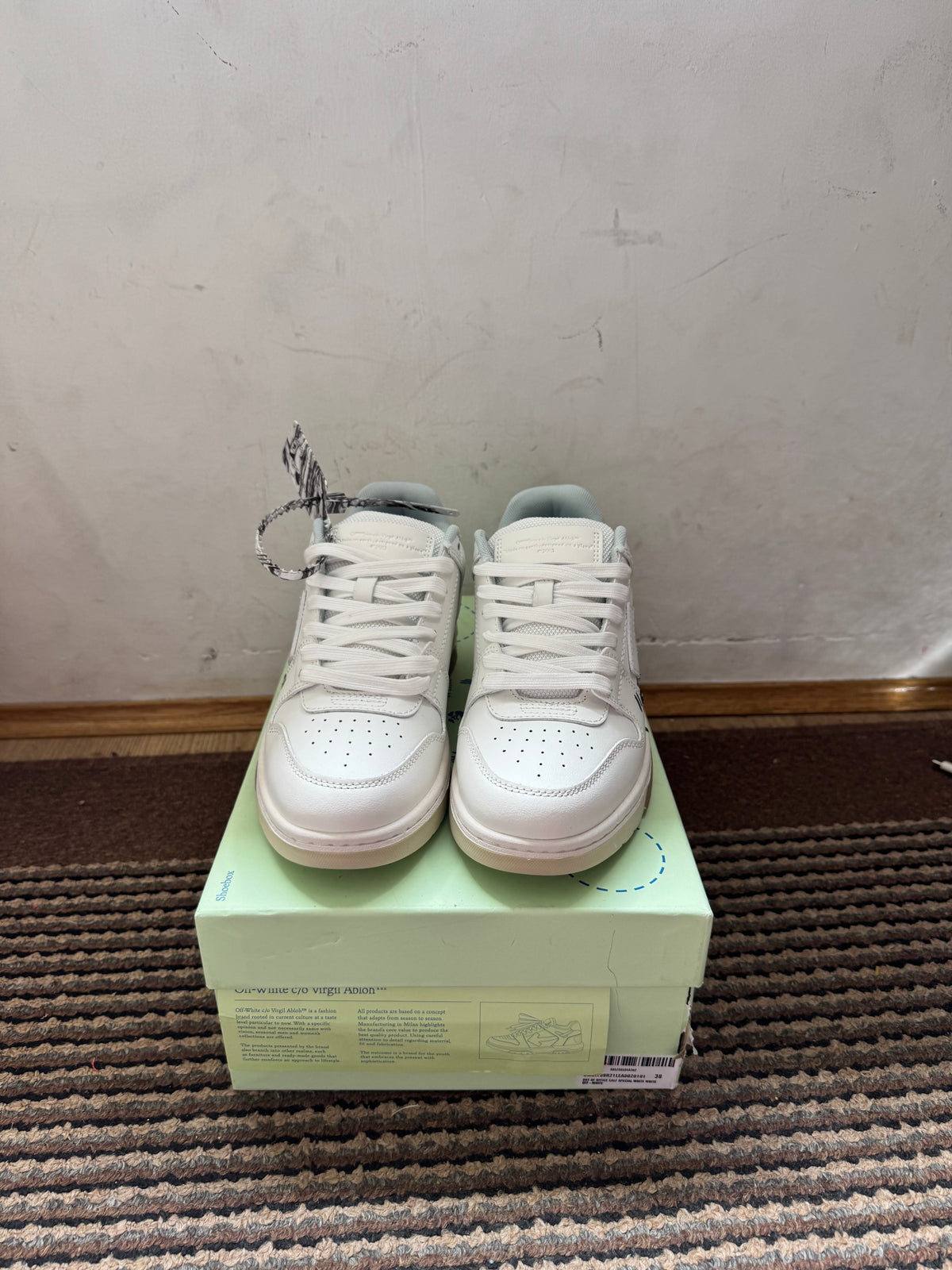Off White Out of Office Broj 38(Odmah dostupno)