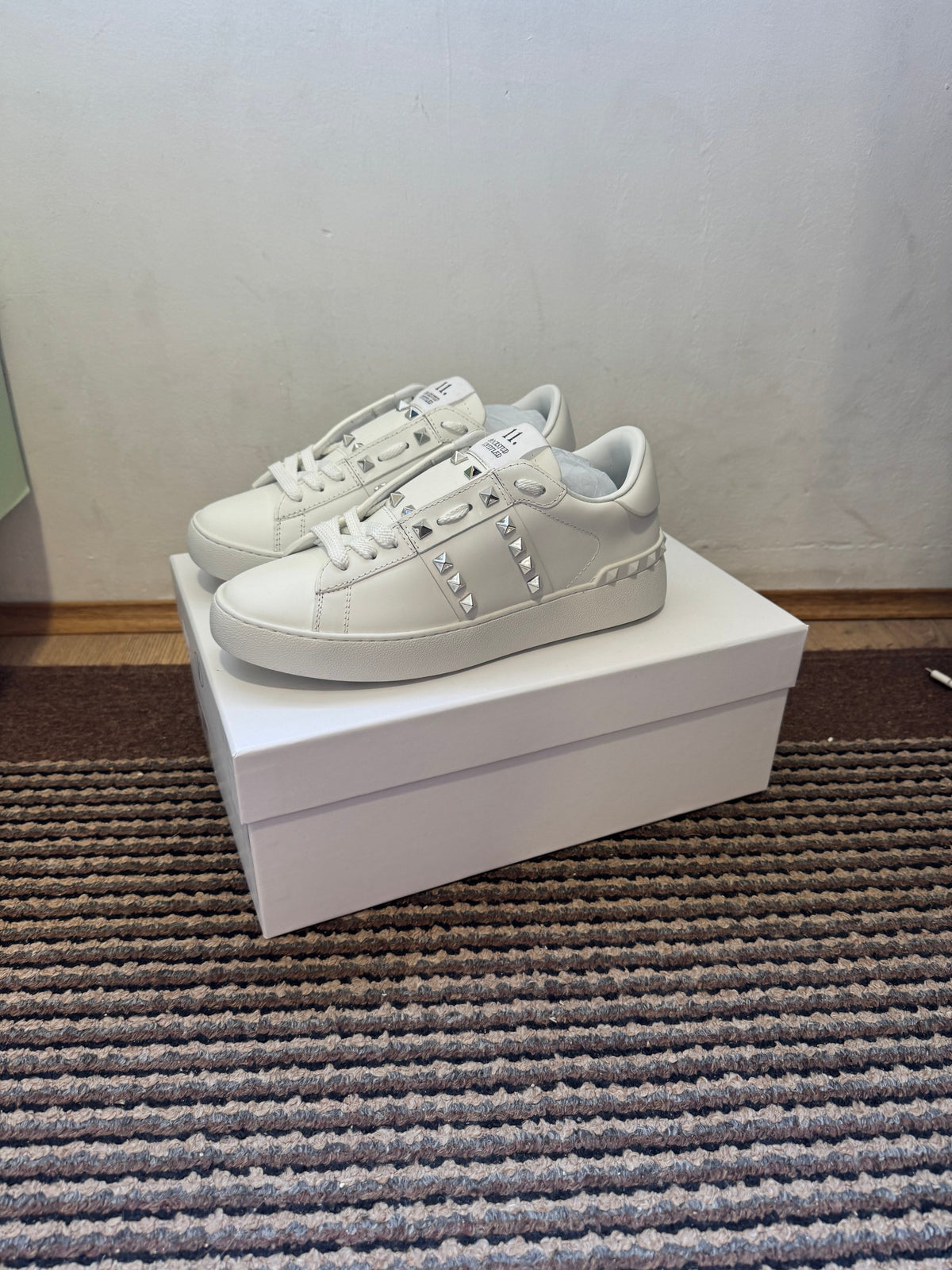 Valentino Broj 44(Odmah dostupno)