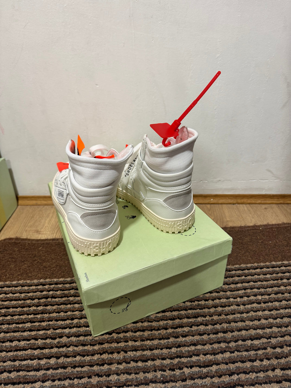 Off White Court Broj 41(Odmah dostupno)