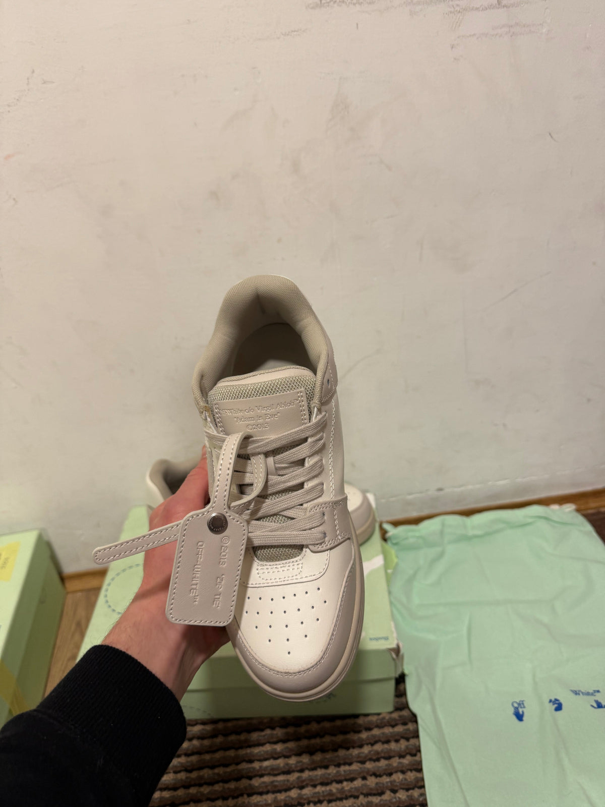 Off White Out of Office Broj 38(Odmah dostupno)