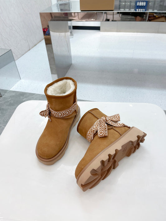 Ugg classic mini