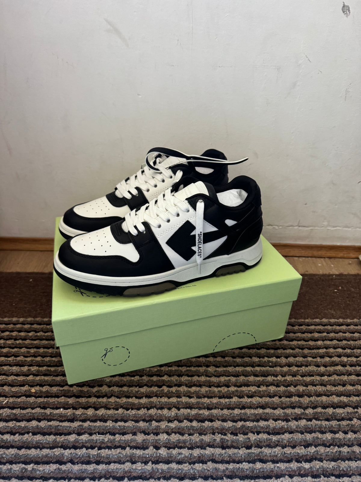 Off White Out of Office Broj 45(Odmah dostupno)