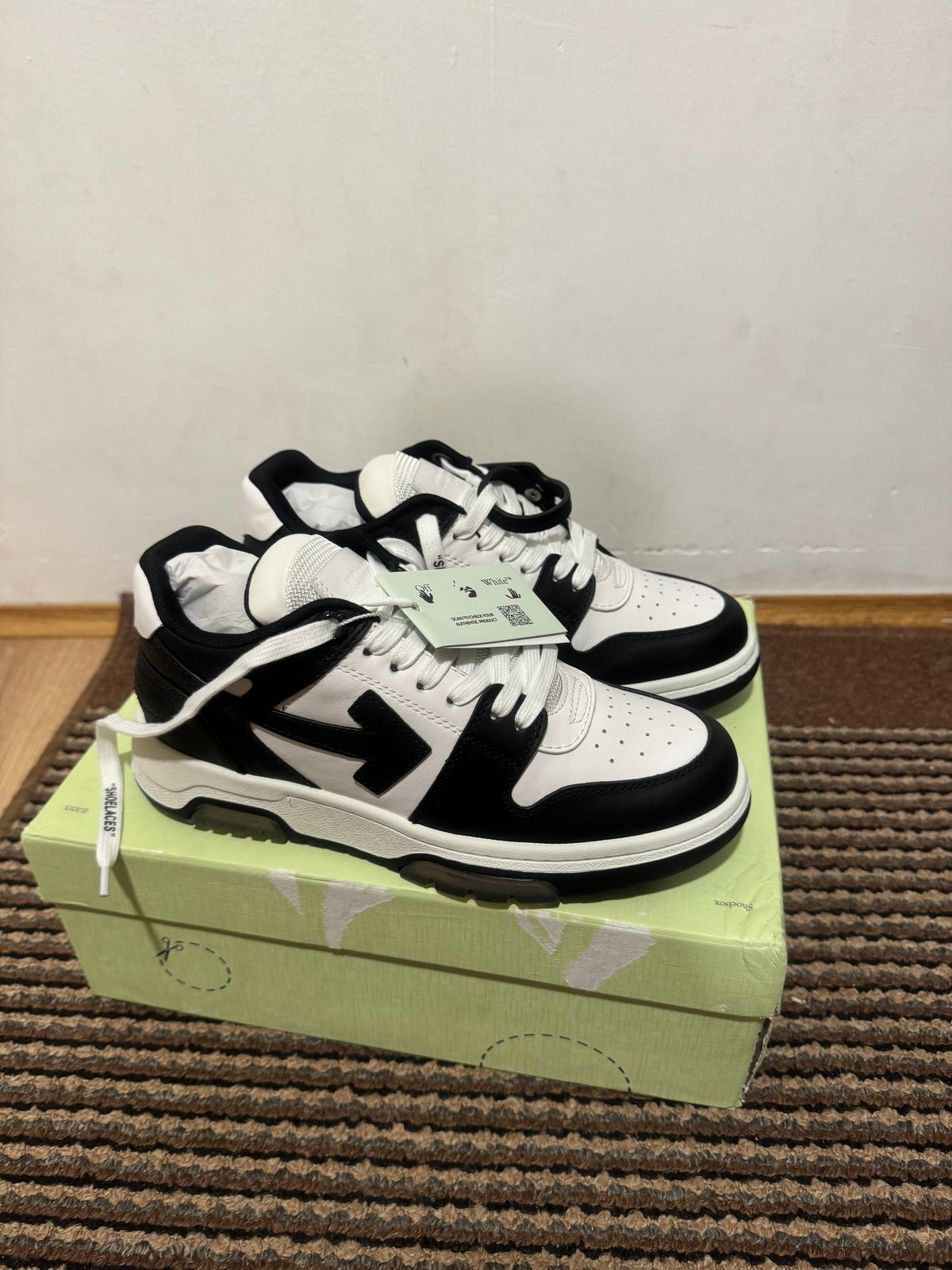 Off White Out of Office Broj 39,45(Odmah dostupno)