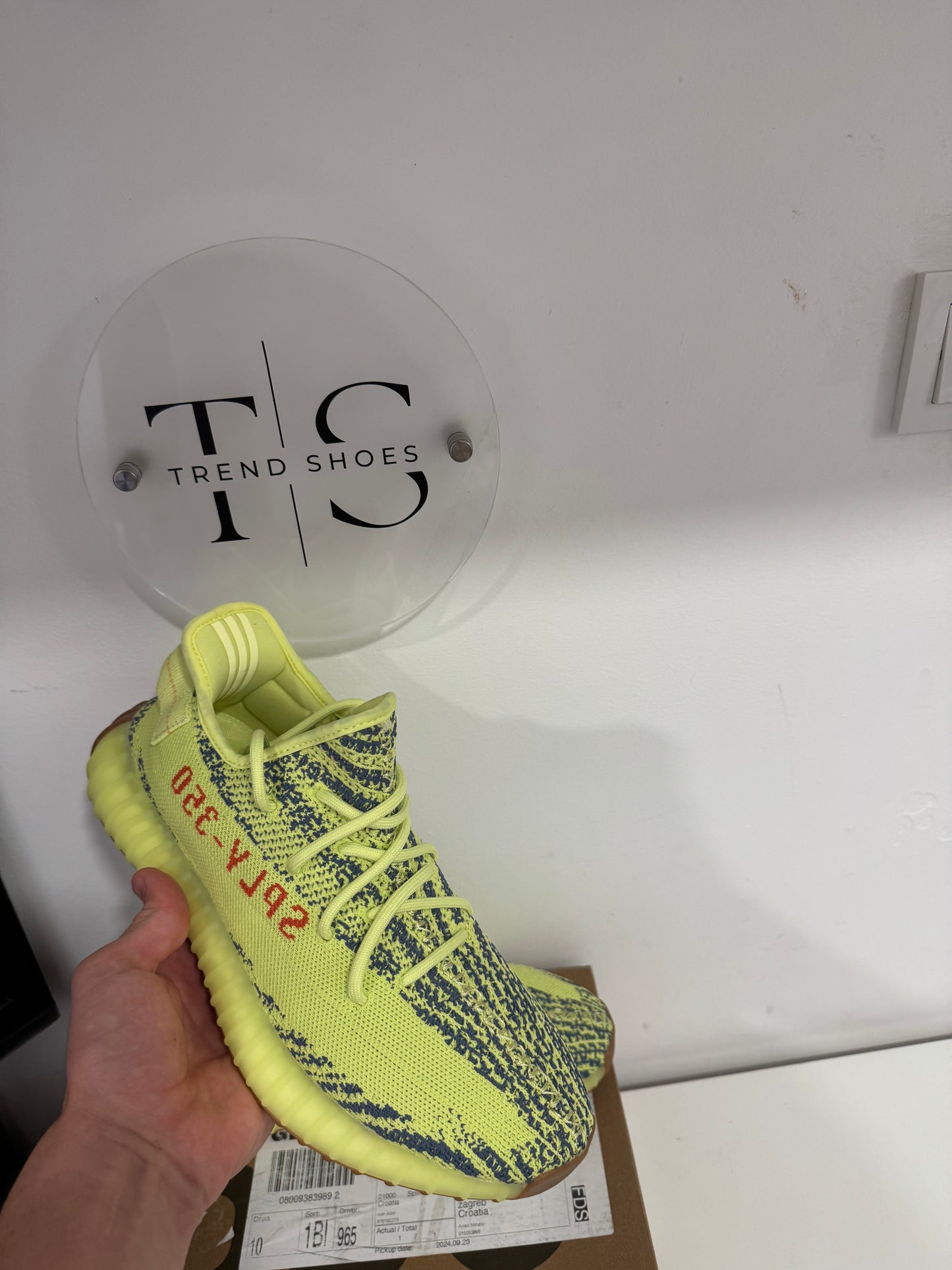 (Odmah Dostupno) Yeezy Semi Frozen Yellow Broj 44