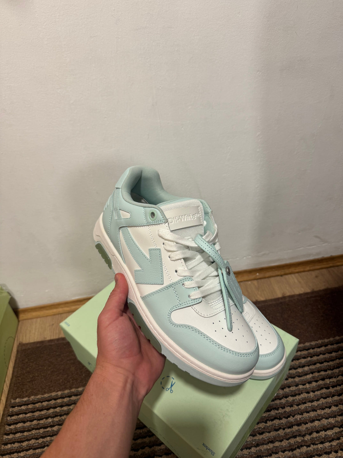 Off White Out of Office Broj 44(Odmah dostupno)