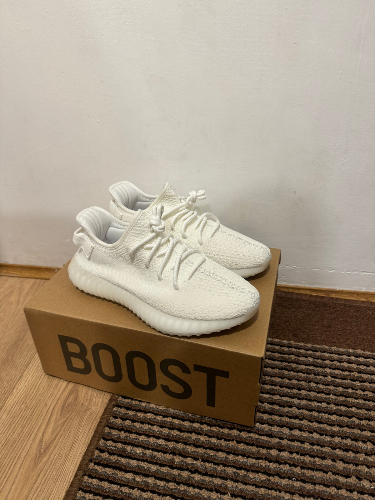 Yeezy350 Cream Broj 39(Odmah dostupno)