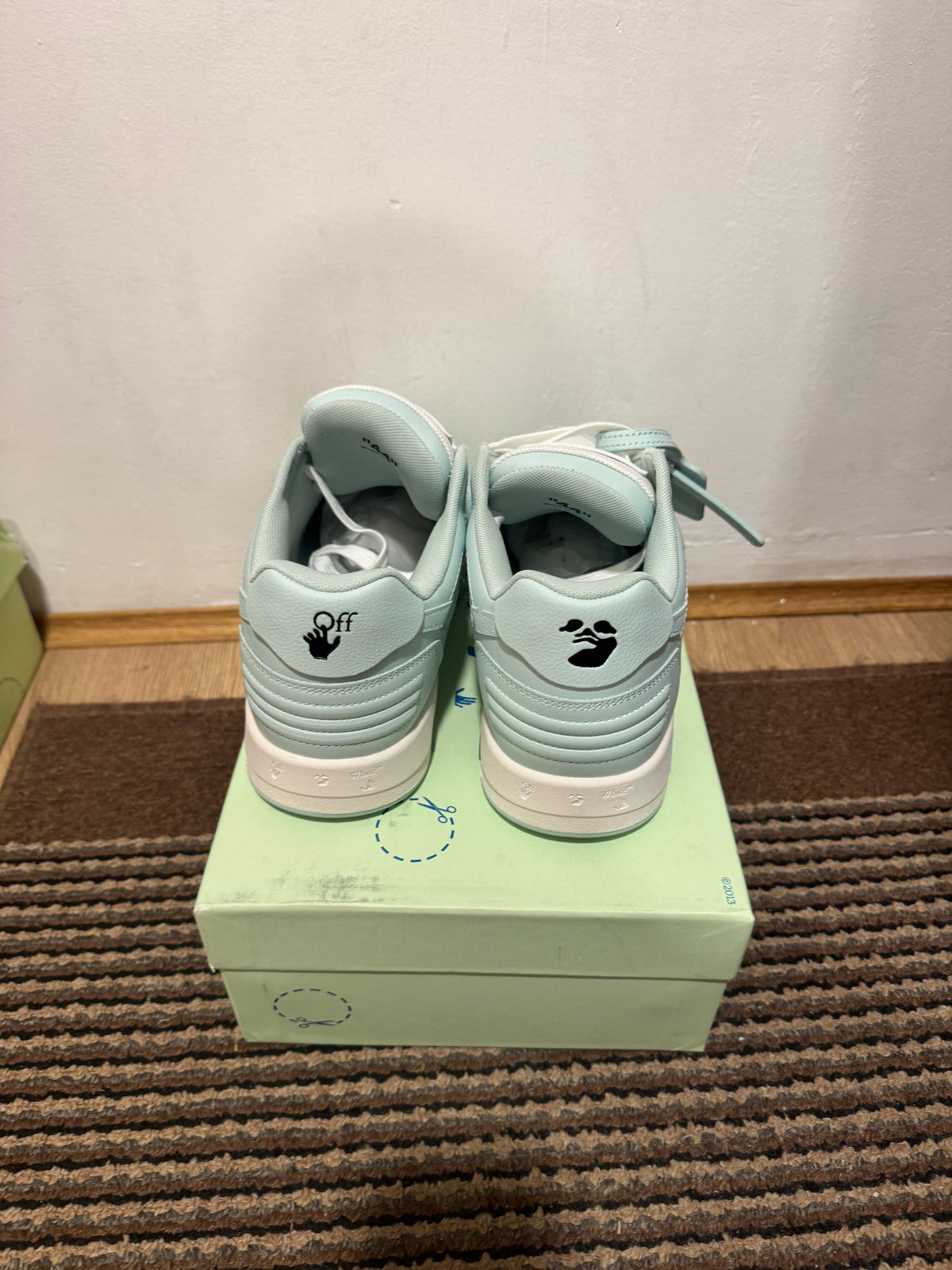 Off White Out of Office Broj 44(Odmah dostupno)