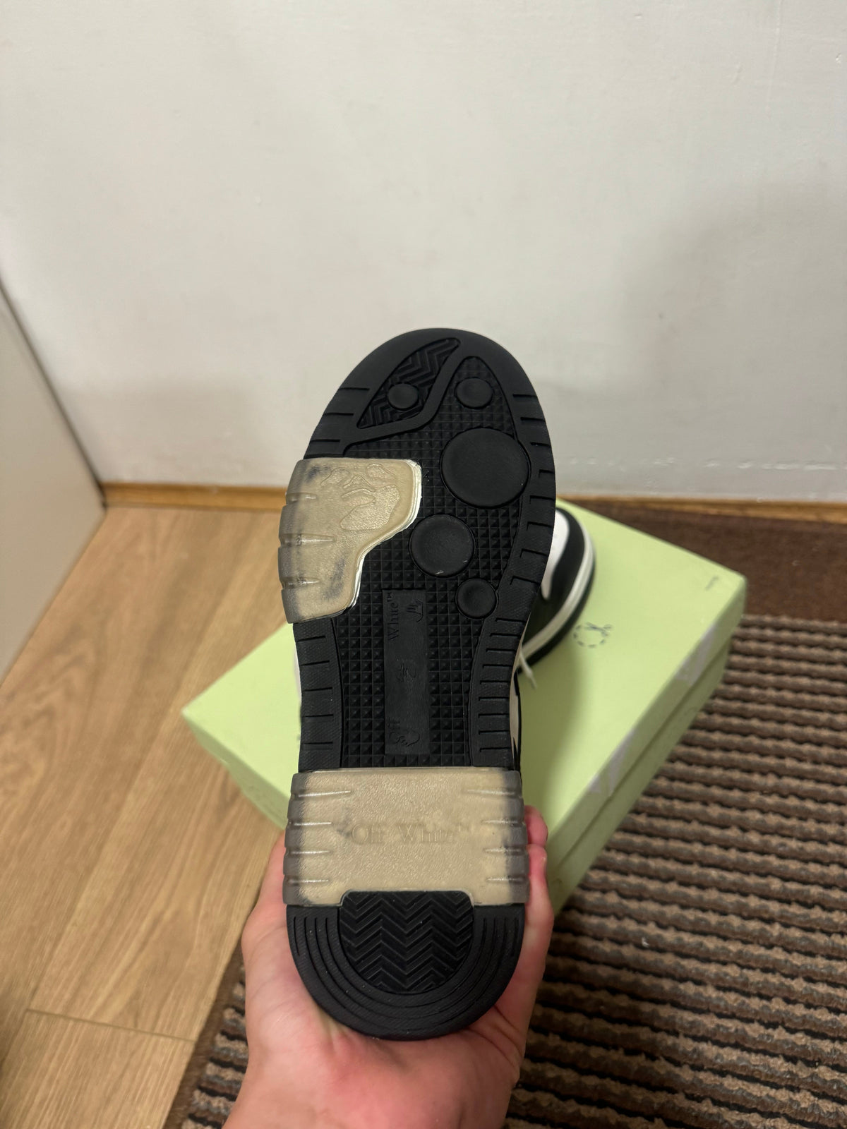 Off White Out of Office Broj 39,45(Odmah dostupno)